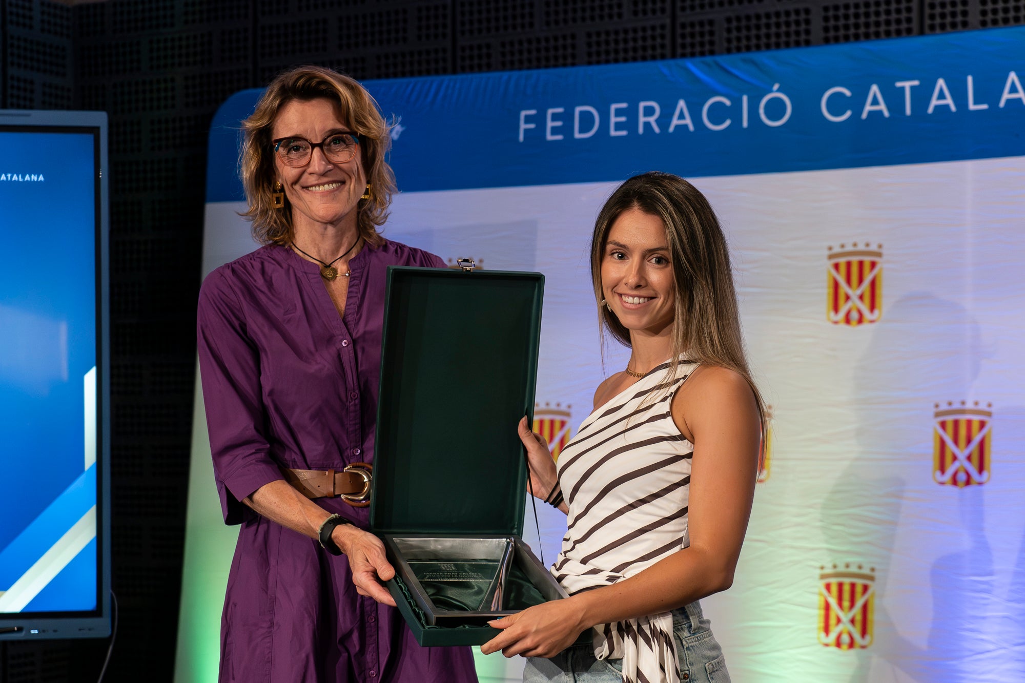 La 57 edició del Festival del Hockey Català ha celebrat aquest divendres al Vapor de Prodis de Terrassa la seva entrega dels premis anuals. I aquests han estat els principals guardonats: Júlia Strappato Garreta (millor jugadora de 1a Divisió Femení); Joan Lletí Fabregó (millor jugador de 1a Divisió Masculí); Anna Marquès Ayats (jugadora promesa); Jan Trujillo Amescua (jugador promesa); Marc Campabadal Monreal (millor esportista Lliga Hockey+); Shannon Lynn Lakusta (jugadora més veterana); Julio César Saavedra (jugador més veterà); Jordi Delás i Amat (Stick d'Or); Xavier Lleonart Blanco (Medalla d'Or al Mèrit Esportiu); Marta Cerdà Ciriols i Lídia Martí Garbayo (Medalla d'Honor); Jordi Bonastre Company per 100 partits internacionals i Xavier Gispert Amat per 100 partits internacionals (Medalla de Bronze al Mèrit Esportiu); Bernat Olivares Velasco (premi al millor company 'Quico Carné'); Jan Capellades Marcet (Trofeu Lluís Ysamat); Ot Corominas Ricart i Gaby Raimondi (millor àrbitre/a federat); Carlos Dolz Bautista (medalla al mèrit arbitral 'Josep Salvatella'); Miquel Romagosa Ruiz (Placa Especial FCH); Xavier Arnau Creus, Ramon Jufresa Lluch i Marta Prat Calmet (Sticks per la Història) | Mireia Comas