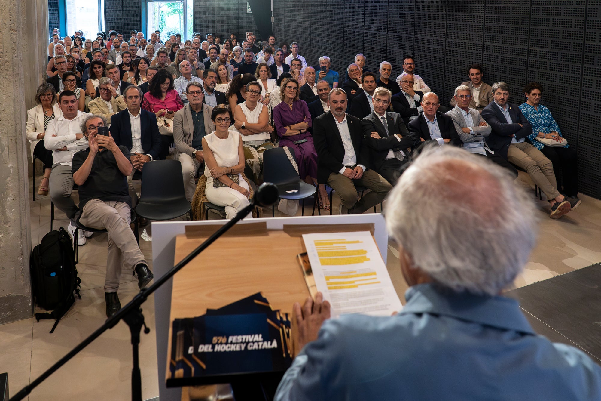 La 57 edició del Festival del Hockey Català ha celebrat aquest divendres al Vapor de Prodis de Terrassa la seva entrega dels premis anuals. I aquests han estat els principals guardonats: Júlia Strappato Garreta (millor jugadora de 1a Divisió Femení); Joan Lletí Fabregó (millor jugador de 1a Divisió Masculí); Anna Marquès Ayats (jugadora promesa); Jan Trujillo Amescua (jugador promesa); Marc Campabadal Monreal (millor esportista Lliga Hockey+); Shannon Lynn Lakusta (jugadora més veterana); Julio César Saavedra (jugador més veterà); Jordi Delás i Amat (Stick d'Or); Xavier Lleonart Blanco (Medalla d'Or al Mèrit Esportiu); Marta Cerdà Ciriols i Lídia Martí Garbayo (Medalla d'Honor); Jordi Bonastre Company per 100 partits internacionals i Xavier Gispert Amat per 100 partits internacionals (Medalla de Bronze al Mèrit Esportiu); Bernat Olivares Velasco (premi al millor company 'Quico Carné'); Jan Capellades Marcet (Trofeu Lluís Ysamat); Ot Corominas Ricart i Gaby Raimondi (millor àrbitre/a federat); Carlos Dolz Bautista (medalla al mèrit arbitral 'Josep Salvatella'); Miquel Romagosa Ruiz (Placa Especial FCH); Xavier Arnau Creus, Ramon Jufresa Lluch i Marta Prat Calmet (Sticks per la Història) | Mireia Comas