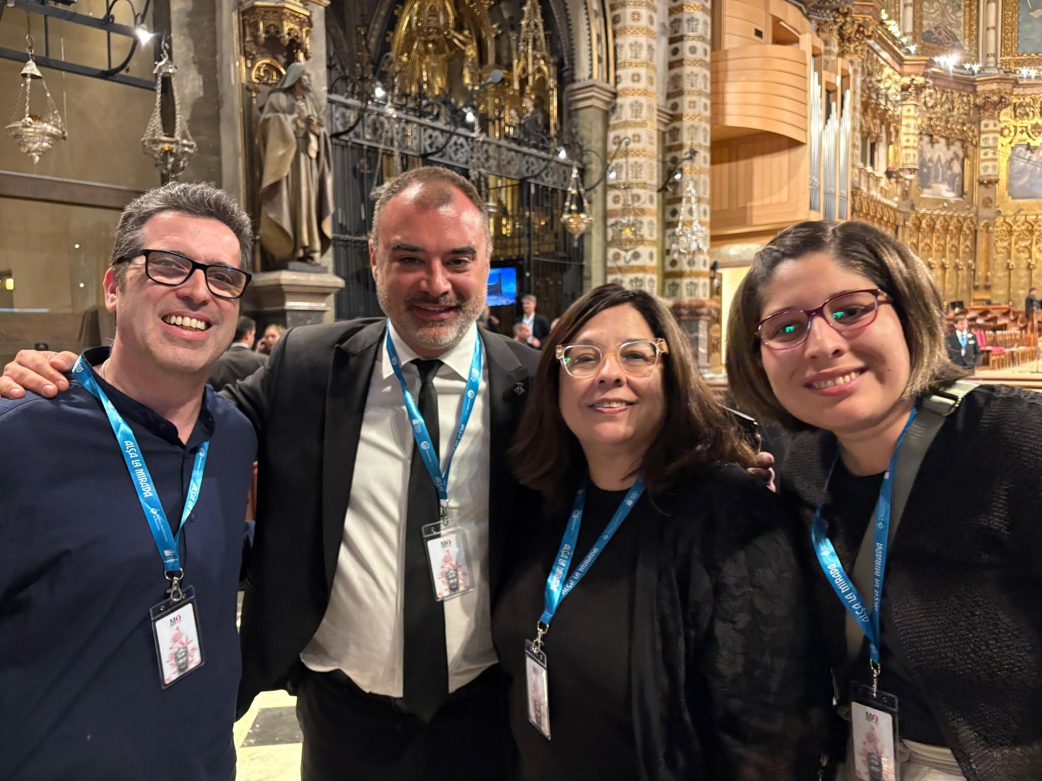 L'alcalde Jordi Ballart, amb la família del Biel, cantaire de l'Escolania de Montserrat | J.B.