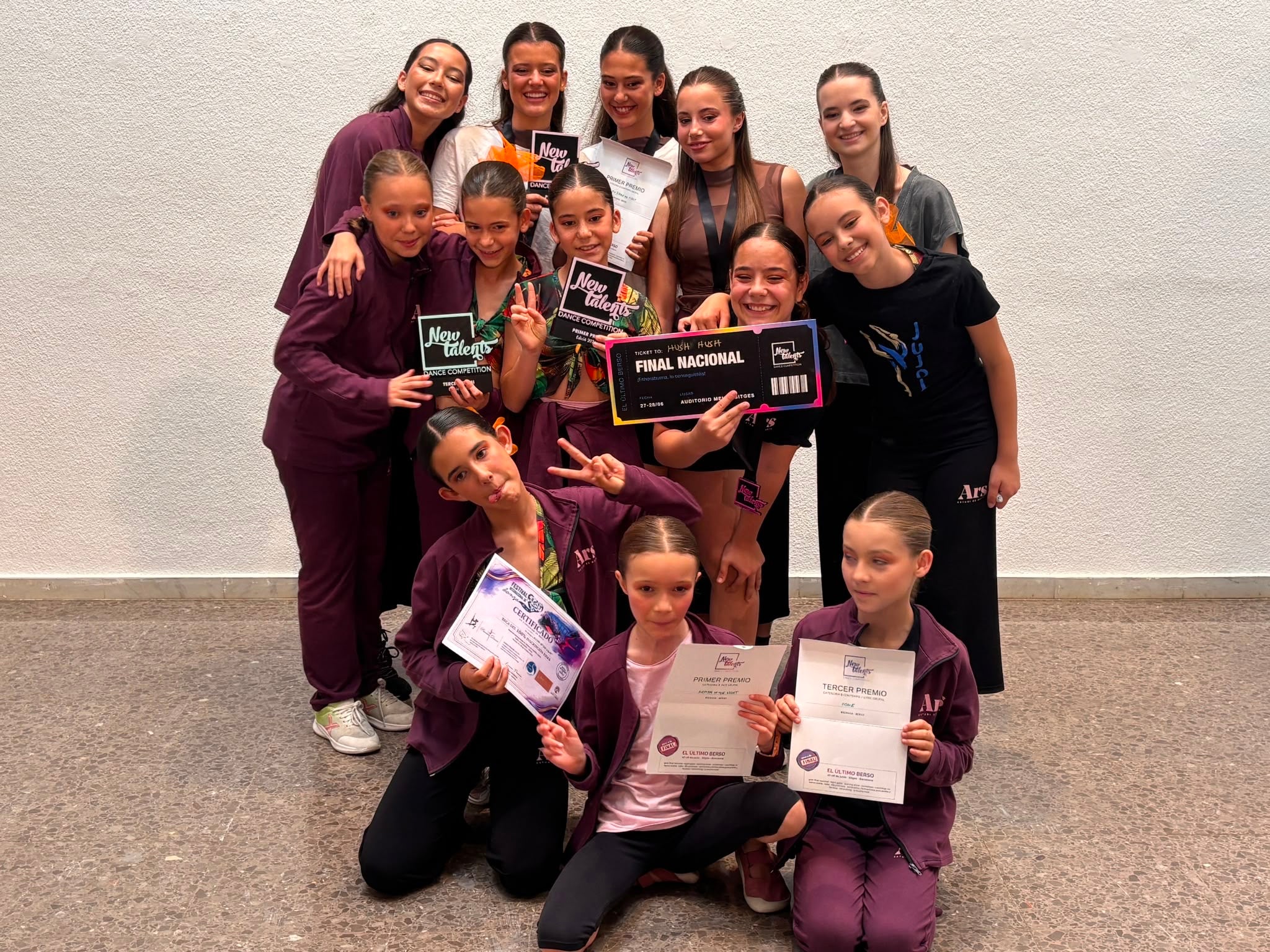  Aquest passat cap de setmana, dies 5 i 6 de juny, Ars Estudi de Dansa de Terrassa va assistir a l’última competició de la temporada. L'entitat terrassenca va aconseguir fins a quatre podis, així com el passi a la gran final nacional amb totes les coreografies. I, a més, Ars Estudi també podrà ser al festival internacional de dansa de Brasil gràcies a una beca aconseguida. En aquesta darrera competició, primera posició per a les coreografies de Zero to Hero, Rhythm of the Night i You Broke me First, mentre que Home es va endur el tercer premi.