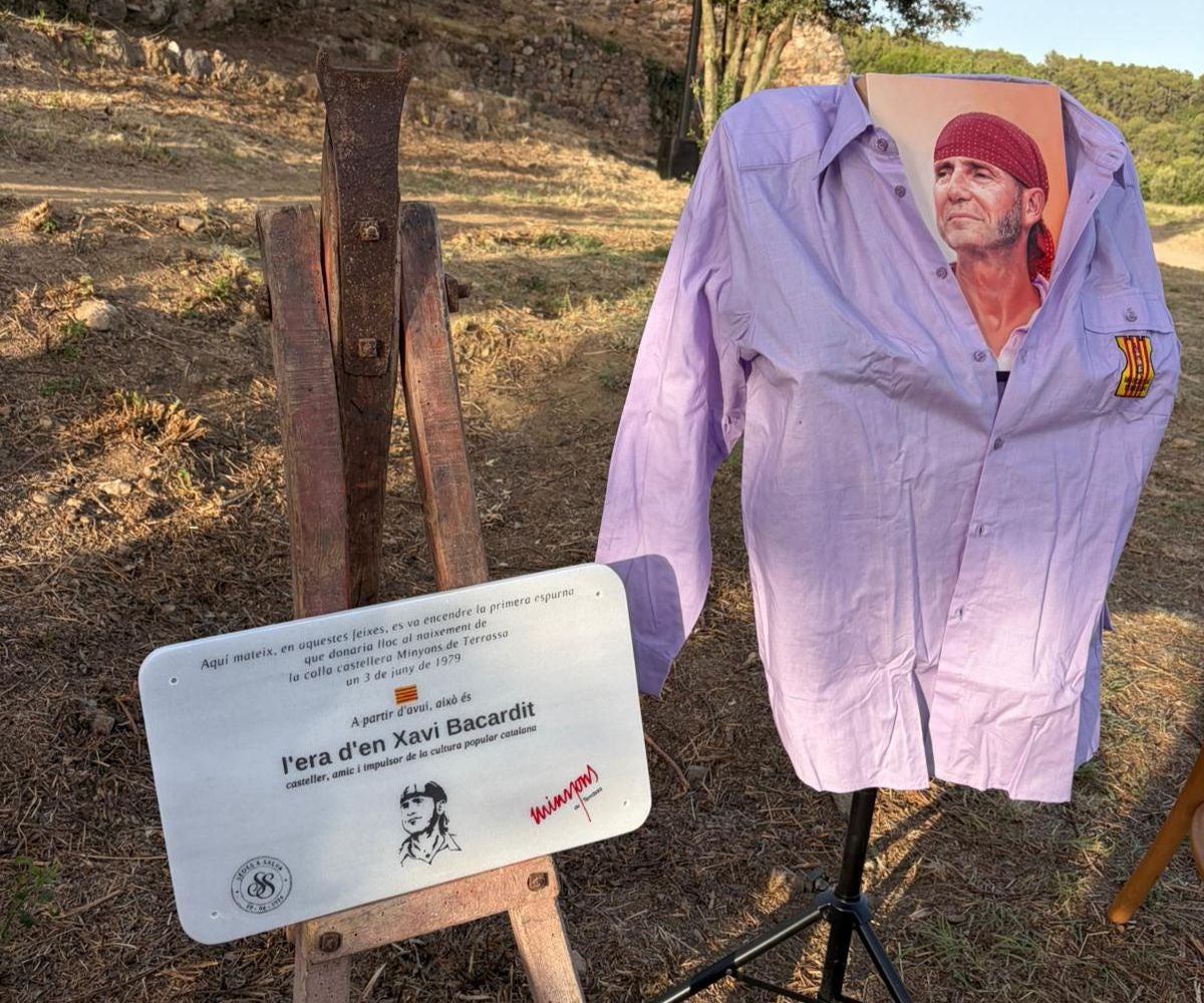 Nova placa commemorativa de Xavi Bacardit a la Masia Can Torres de Matadepera | Minyons de Terrassa