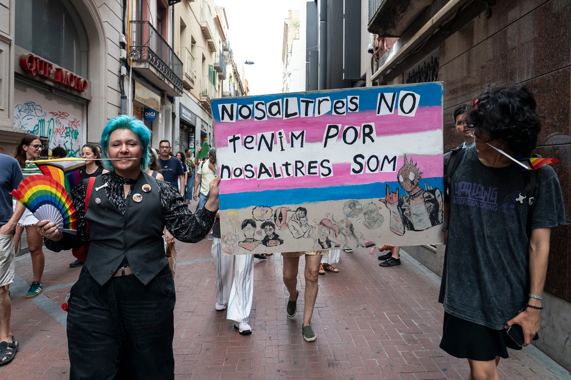 Aquest diumenge, ha tingut lloc l’Orgull Terrassenc, organitzat per l'entitat Homies Pride Terrassa en col·laboració amb la Comissió de visibilitat de la Taula del Pacte DASIG i el suport de l'Ajuntament de Terrassa. La manifestació ha recorregut diversos carrers del centre de la ciutat per reivindicar els drets, la visibilitat i la diversitat del col·lectiu LGTBIQ+ i ha finalitzat a la plaça del Vapor Ventalló, on s'ha celebrat una festa final.