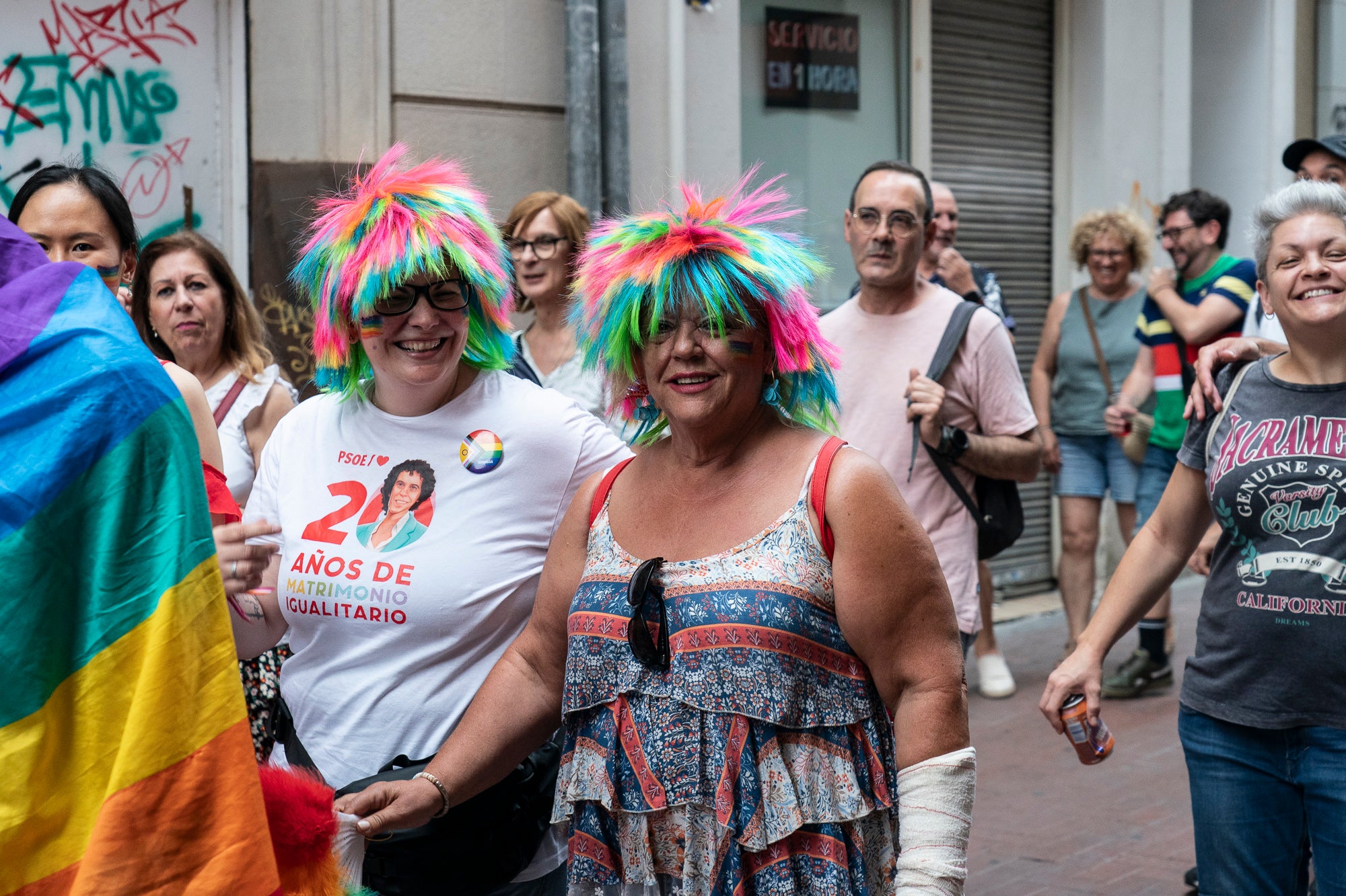 Aquest diumenge, ha tingut lloc l’Orgull Terrassenc, organitzat per l'entitat Homies Pride Terrassa en col·laboració amb la Comissió de visibilitat de la Taula del Pacte DASIG i el suport de l'Ajuntament de Terrassa. La manifestació ha recorregut diversos carrers del centre de la ciutat per reivindicar els drets, la visibilitat i la diversitat del col·lectiu LGTBIQ+ i ha finalitzat a la plaça del Vapor Ventalló, on s'ha celebrat una festa final.