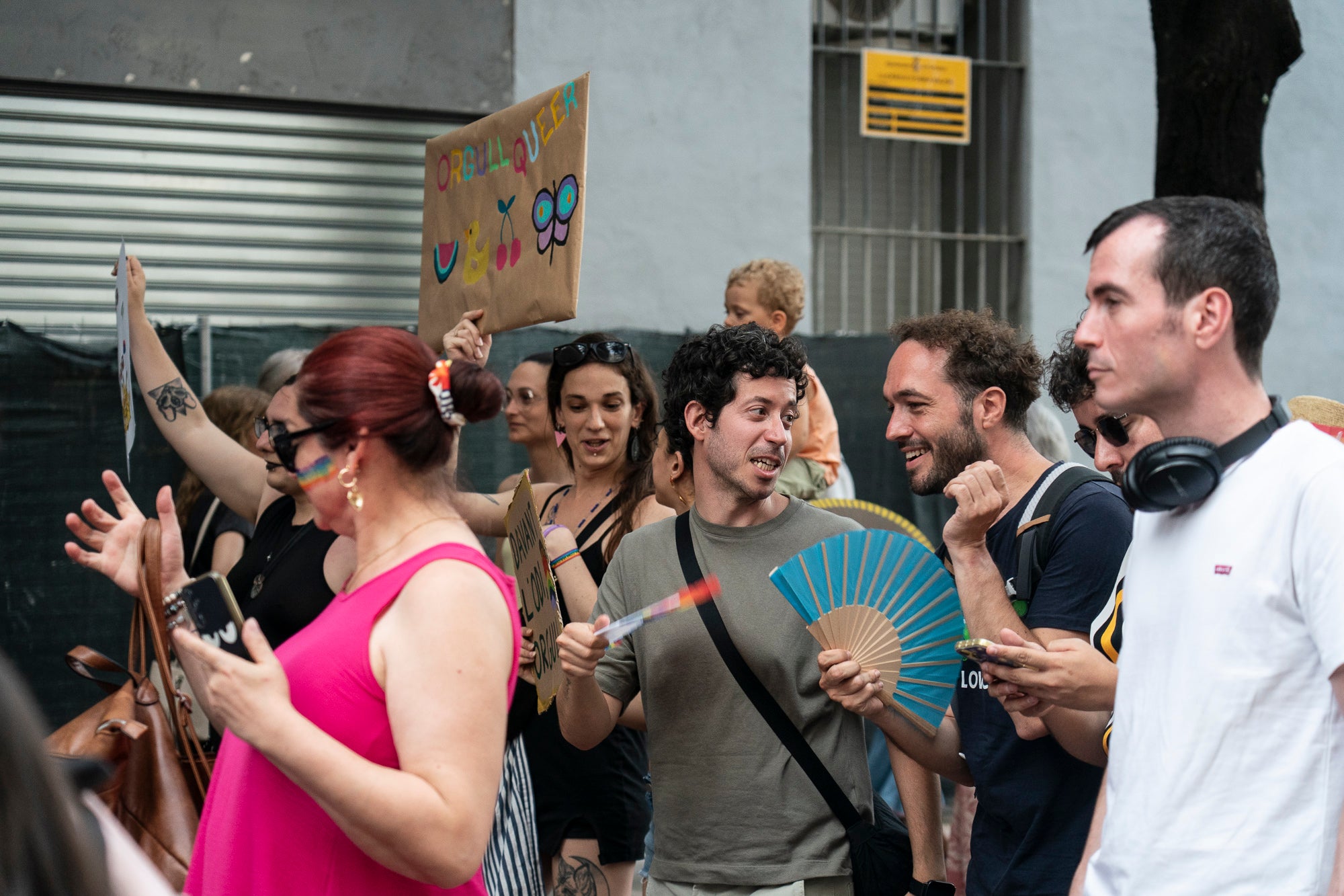 Aquest diumenge, ha tingut lloc l’Orgull Terrassenc, organitzat per l'entitat Homies Pride Terrassa en col·laboració amb la Comissió de visibilitat de la Taula del Pacte DASIG i el suport de l'Ajuntament de Terrassa. La manifestació ha recorregut diversos carrers del centre de la ciutat per reivindicar els drets, la visibilitat i la diversitat del col·lectiu LGTBIQ+ i ha finalitzat a la plaça del Vapor Ventalló, on s'ha celebrat una festa final.