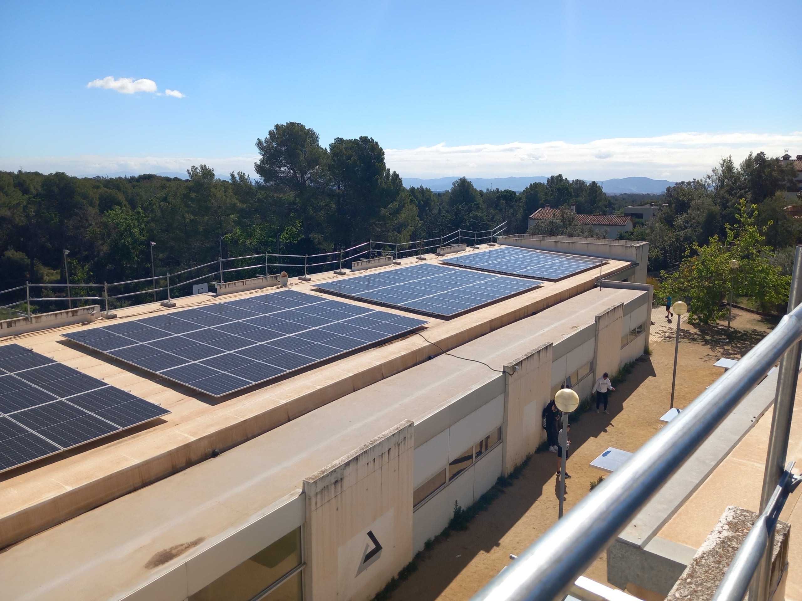 Plaques solars instal·lades a l'Institut Matadepera | L'Energètica