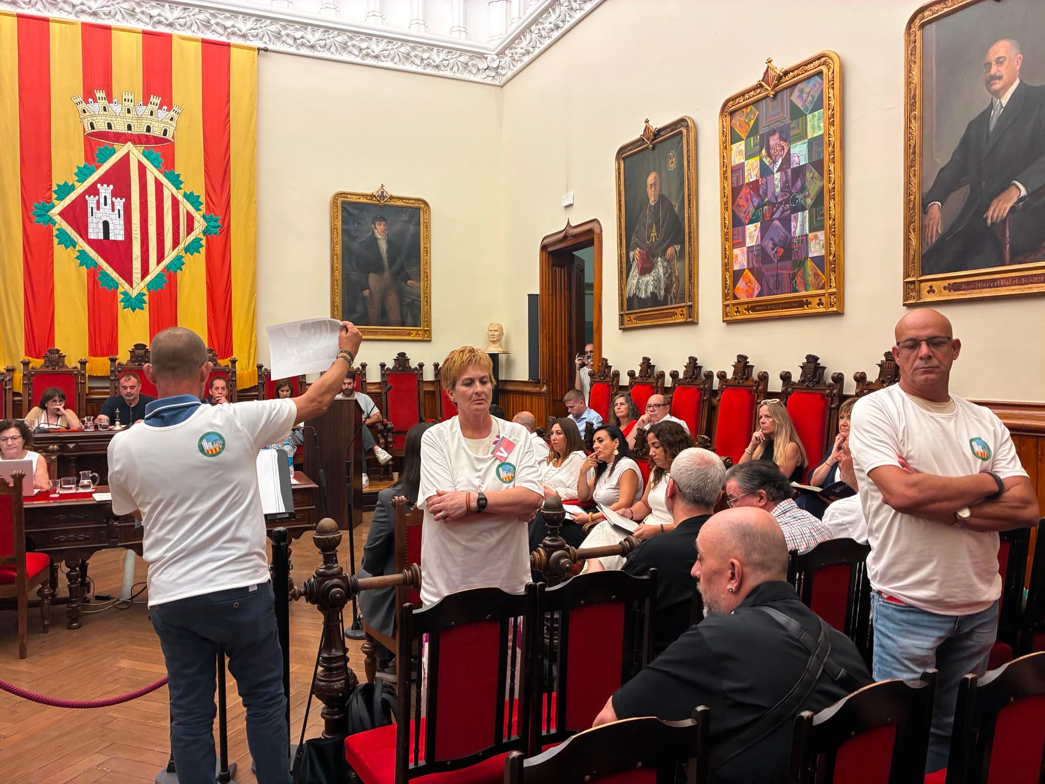 Membres de l'Associació de Veïns Grup Sant Llorenç al Ple Municipal d'aquest divendres dia 26 de juny | Vicenç Batalla
