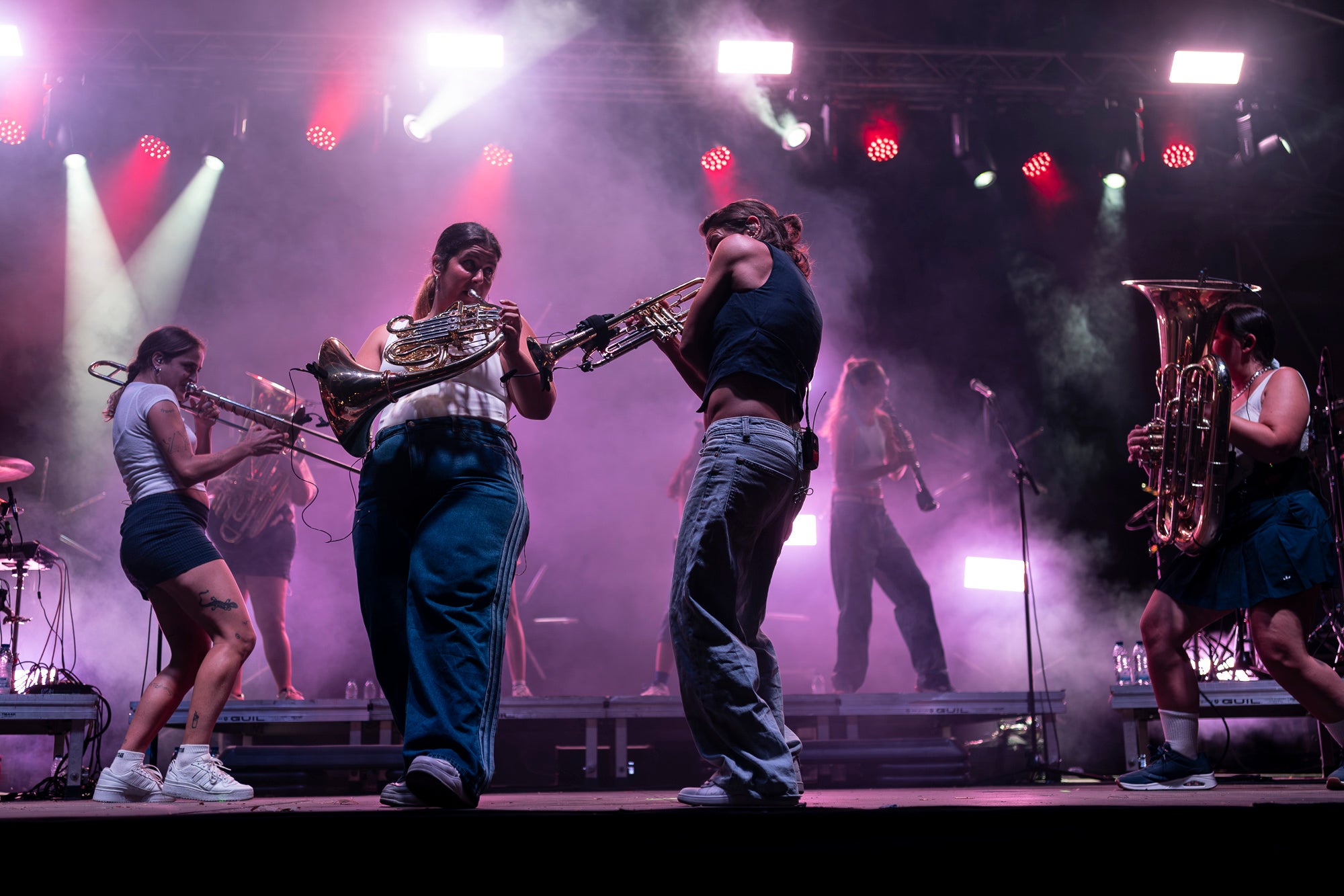 La Balkan Paradise Orchestra van ser unes de les encarregades d'obrir el programa de concerts de la Festa Major de Terrassa, fent ballar a tota la Plaça Vella. Aquesta actuació de la banda barcelonina va formar part de la gira Game Sessions Tour que estan realitzant aquest 2026 | Mireia Comas
