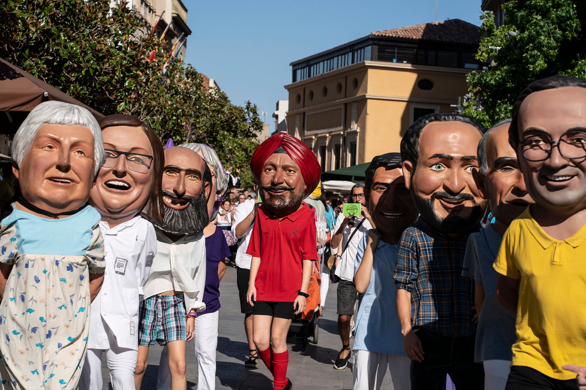 Els carrers de Terrassa han tornat a acollir la Cercavila de Festa Major, la mostra de cultura popular i tradicional catalana de la ciutat. Enguany, l'acte ha comptat amb la presència de totes les colles protocol·làries; el Drac de Terrassa, els Geganters de Terrassa, Nans i Capgrossos de Terrassa, l'Esbart Egarenc, els Bastoners de Terrassa, els Minyons de Terrassa, els Castellers de Terrassa, els Diables de Terrassa i l'Àliga de Terrassa. A més, també actuat les colles sardanistes de la ciutat, les colles geganteres, les colles de diables i les colles d'imatgeria de foc, entre d'altres entitats culturals | Mireia Comas