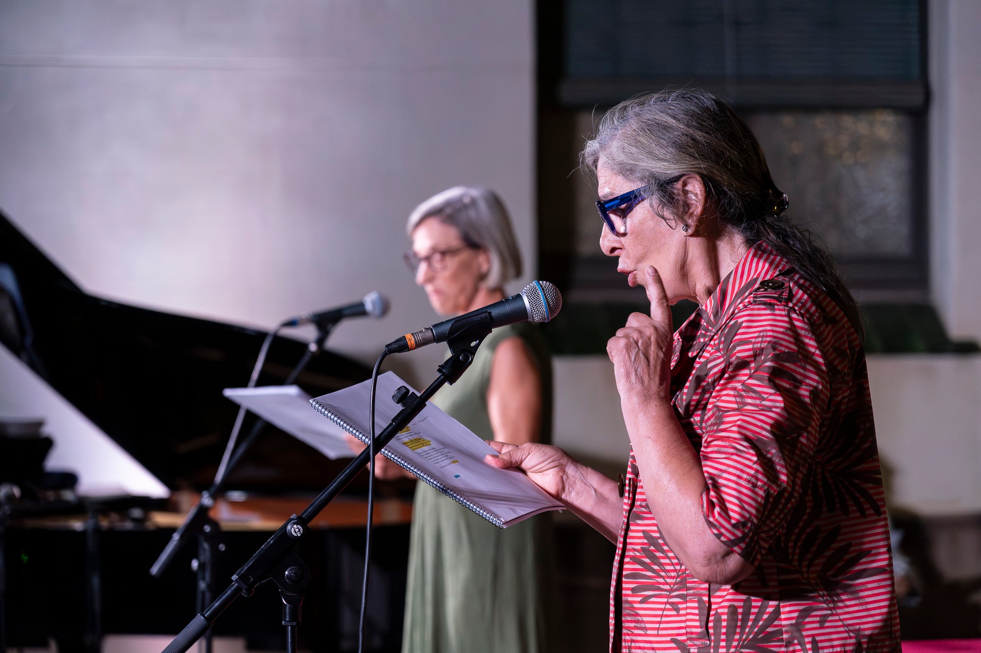 Terrassa va acollir ahir divendres, 3 de juliol, la Nit de la Poesia als Jardins de la Casa Alegre de Sagrera, un dels esdeveniments culturals més destacats de la programació Festa Major de Terrassa. Enguany, la jornada va tractar d'un recital basat en les traduccions de Stefan Zweig i Joan Vinyoli i va comptar amb les interpretacions de Rosa Cadafalch, Marissa Josa i Joan Grimalt al piano | Mireia Comas