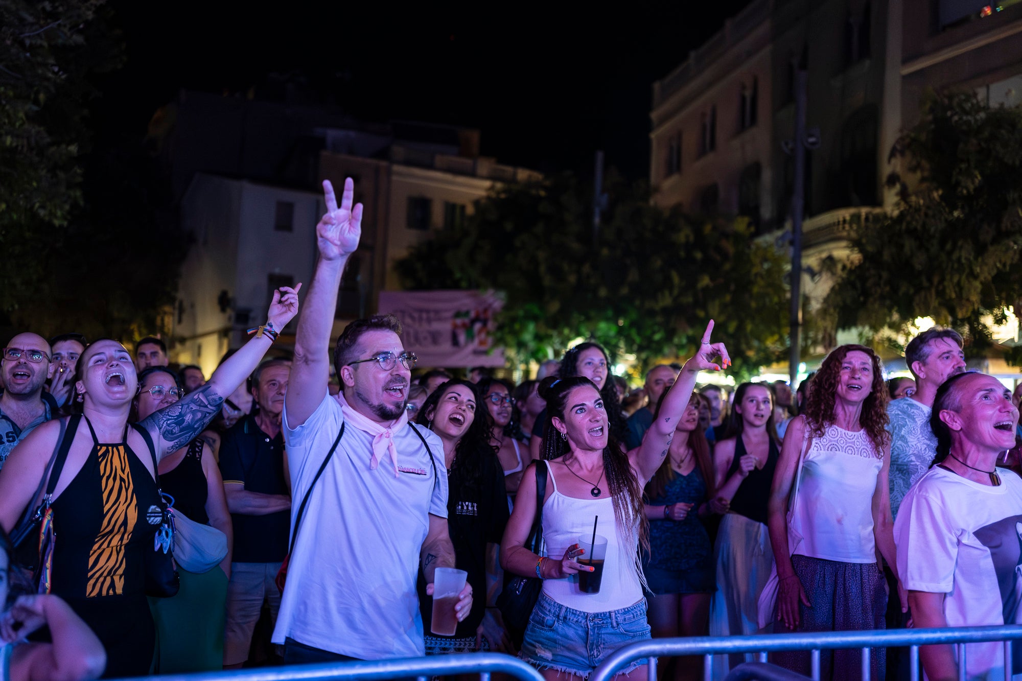 La Balkan Paradise Orchestra van ser unes de les encarregades d'obrir el programa de concerts de la Festa Major de Terrassa, fent ballar a tota la Plaça Vella. Aquesta actuació de la banda barcelonina va formar part de la gira Game Sessions Tour que estan realitzant aquest 2026 | Mireia Comas