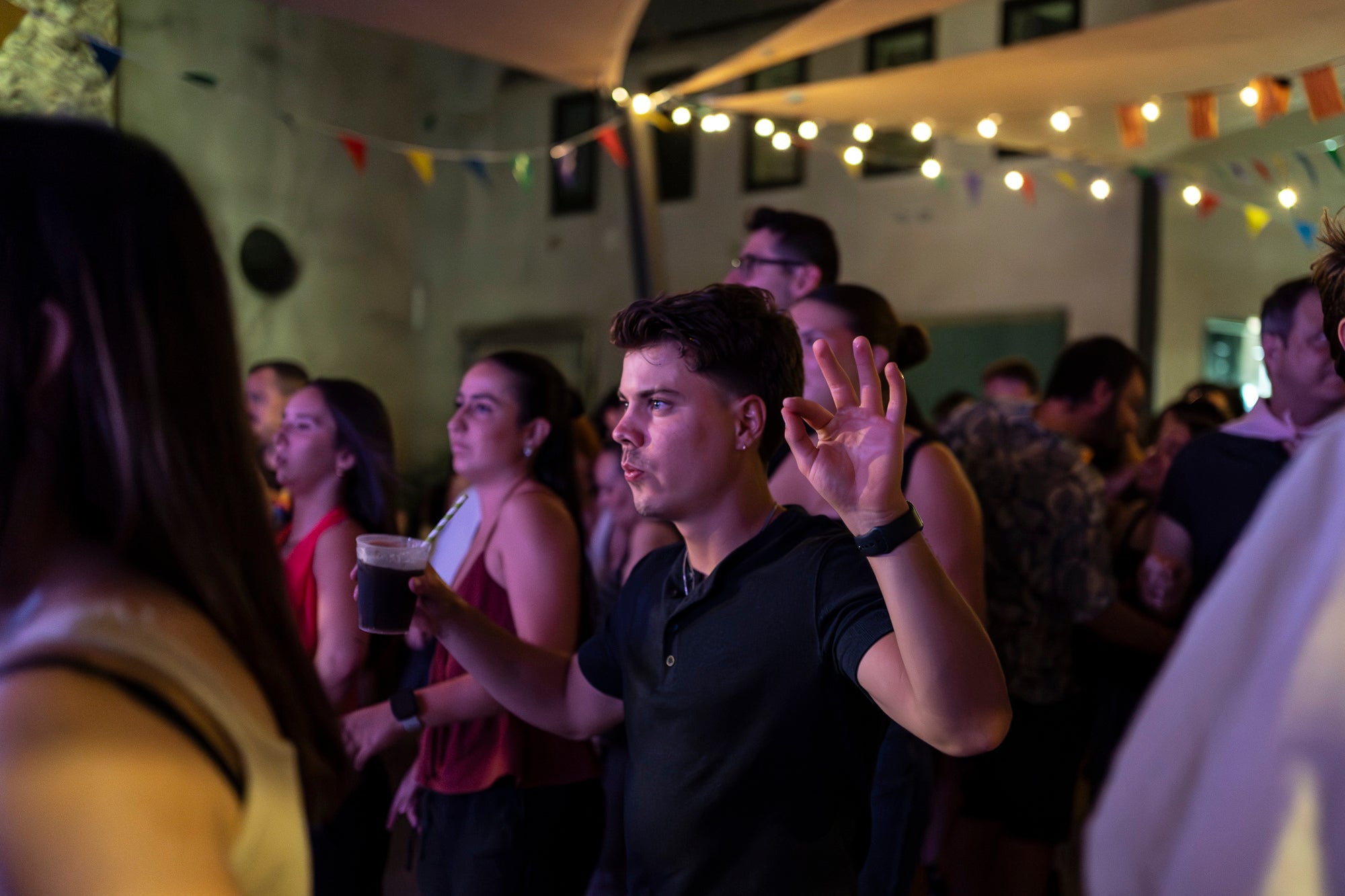 La plaça de la Torre del Palau va acollir el Ball de Gralles per la Festa Major de Terrassa. Aquesta jornada va convidar a tots els assistents a ballar al ritme dels temes de moda amb un grup de grallers | Mireia Comas