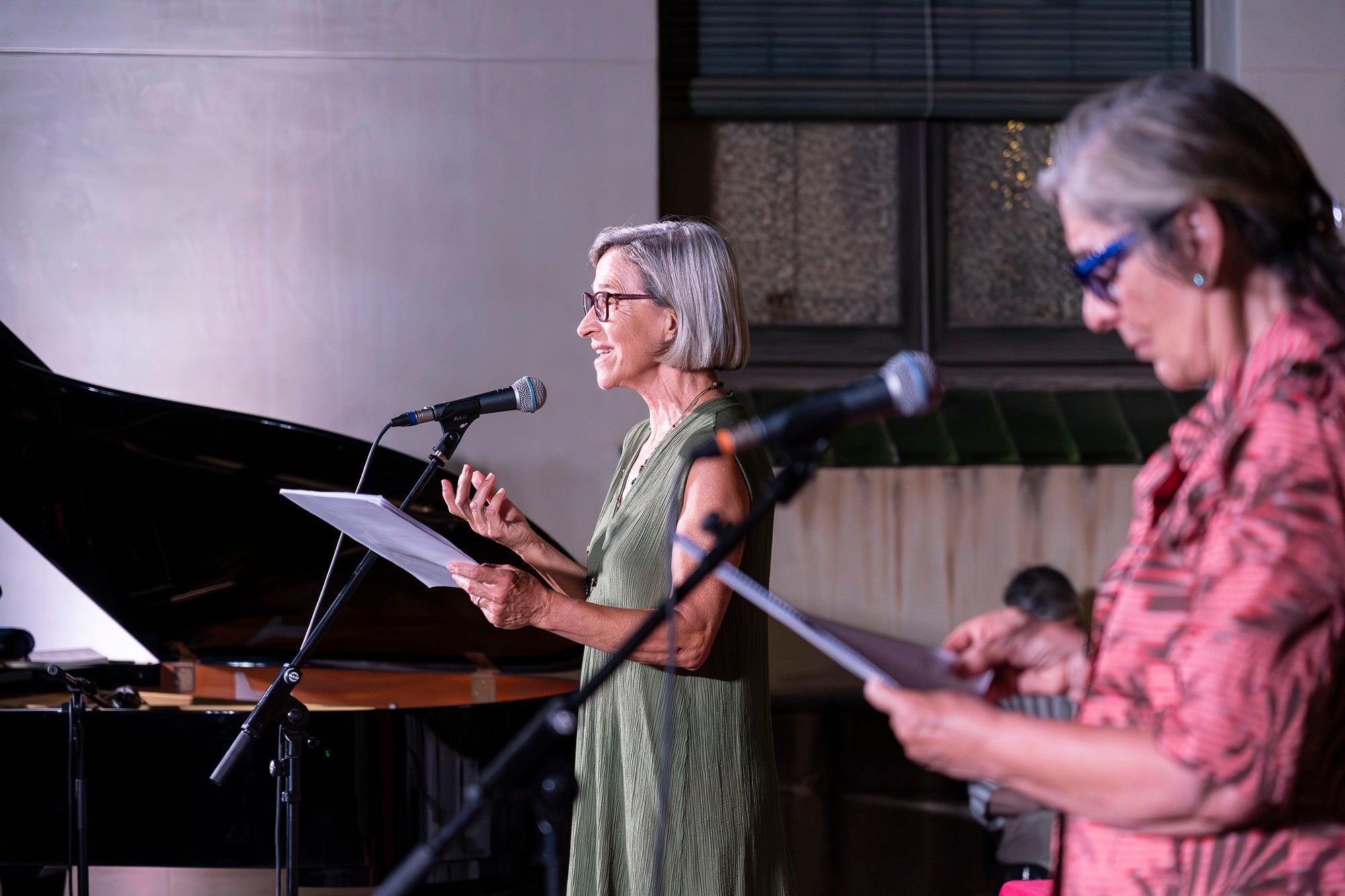 Terrassa va acollir ahir divendres, 3 de juliol, la Nit de la Poesia als Jardins de la Casa Alegre de Sagrera, un dels esdeveniments culturals més destacats de la programació Festa Major de Terrassa. Enguany, la jornada va tractar d'un recital basat en les traduccions de Stefan Zweig i Joan Vinyoli i va comptar amb les interpretacions de Rosa Cadafalch, Marissa Josa i Joan Grimalt al piano | Mireia Comas