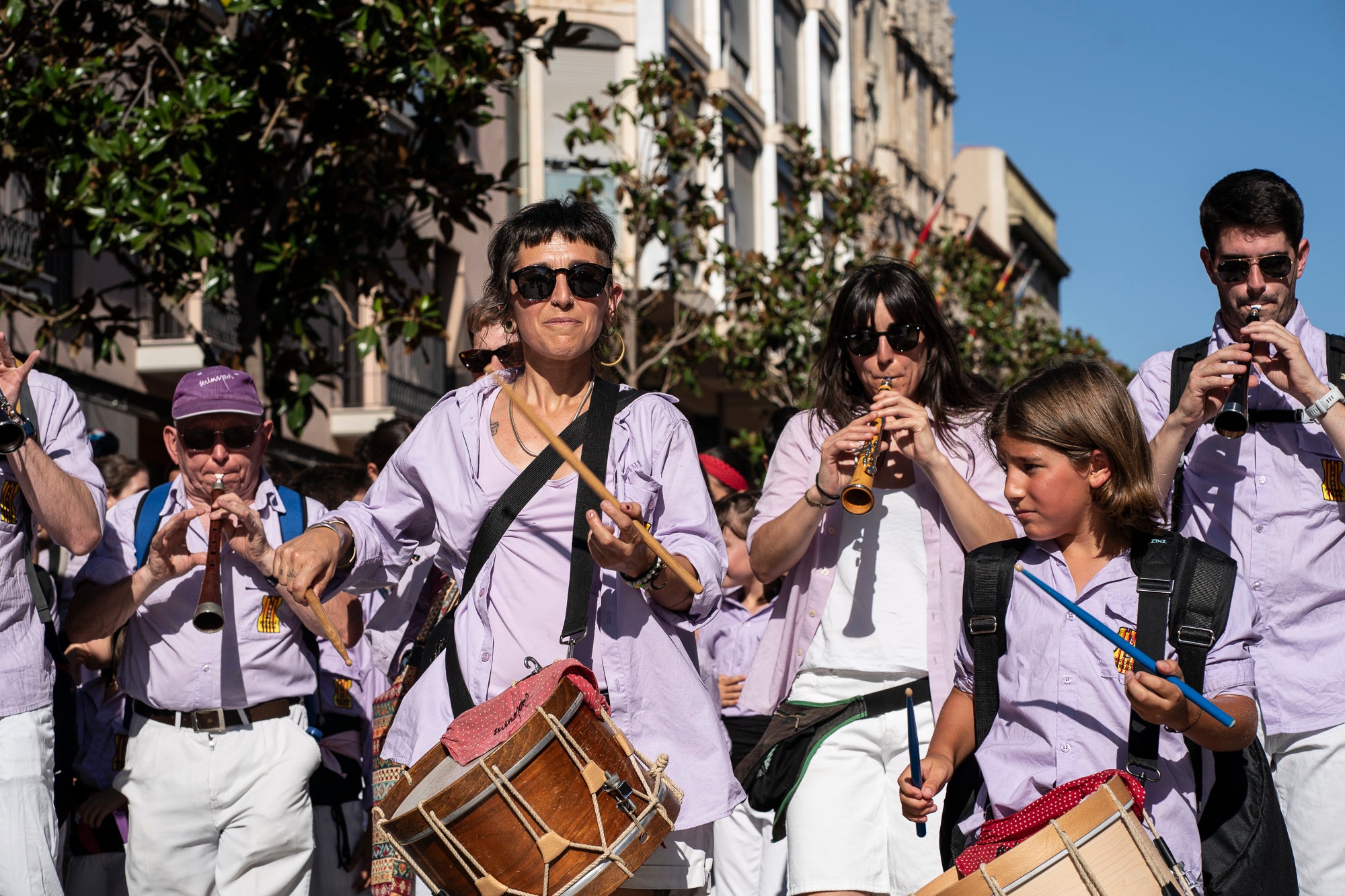 Els carrers de Terrassa han tornat a acollir la Cercavila de Festa Major, la mostra de cultura popular i tradicional catalana de la ciutat. Enguany, l'acte ha comptat amb la presència de totes les colles protocol·làries; el Drac de Terrassa, els Geganters de Terrassa, Nans i Capgrossos de Terrassa, l'Esbart Egarenc, els Bastoners de Terrassa, els Minyons de Terrassa, els Castellers de Terrassa, els Diables de Terrassa i l'Àliga de Terrassa. A més, també actuat les colles sardanistes de la ciutat, les colles geganteres, les colles de diables i les colles d'imatgeria de foc, entre d'altres entitats culturals | Mireia Comas
