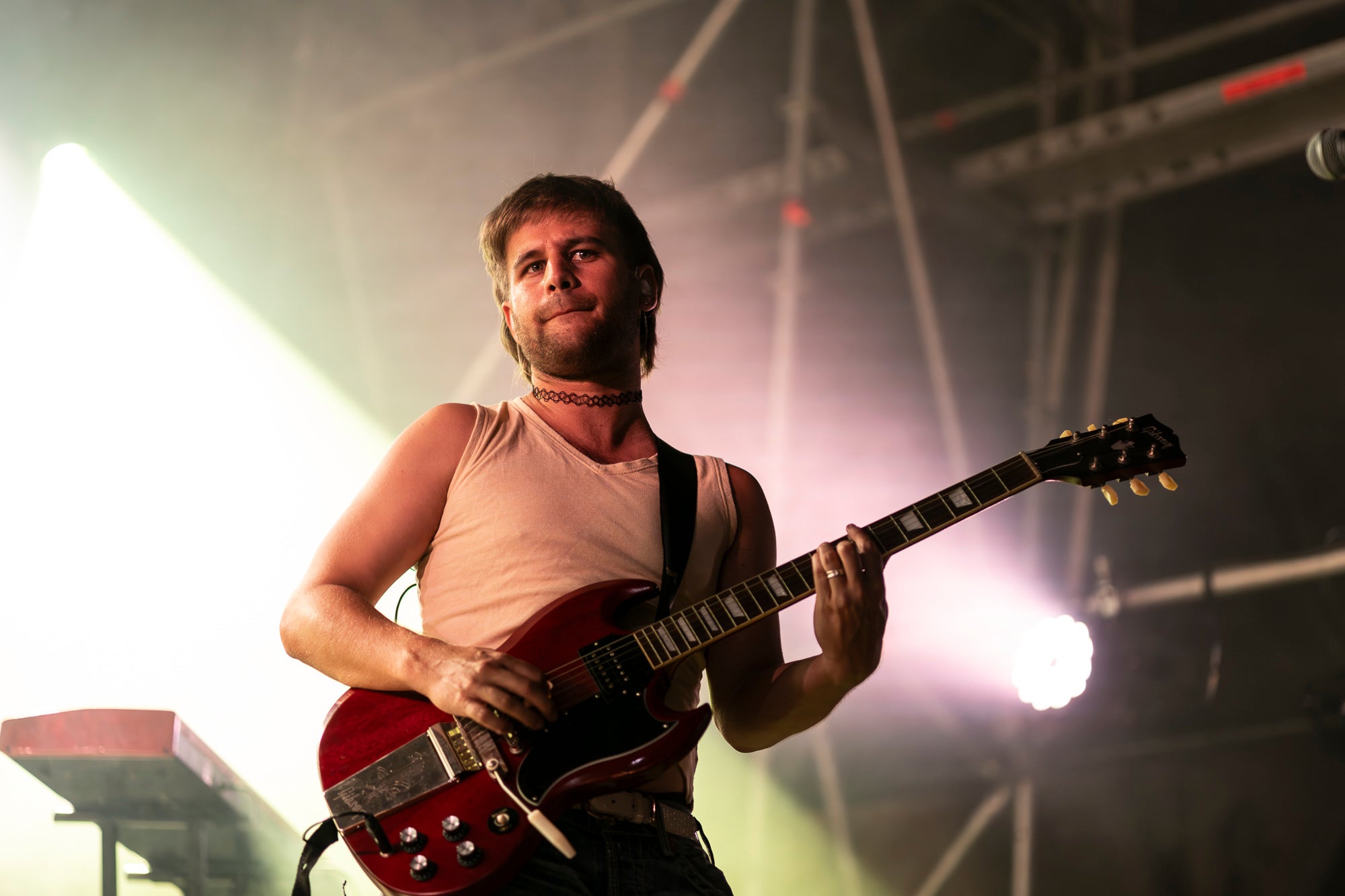 La plaça Vella s’ha rendit a la Ludwig Band en aquesta nit de dilluns de Festa Major. La banda formada per Gabriel Bosch, Quim Carandell, Roger Cassola, Pau Esteve, Andreu Galofré i Lluc Valverde ha presentat el seu darrer disc, “Pel barri es comenta”, i ho ha fet en plena forma. Amb una ambientació més urbana, però mantenint les lletres sofisticades i plenes d’ironia, el grup ha mostrat un so més madur i envolvent. La Ludwig també ha aprofitat per recordar els seus grans temes, i el públic s’ho ha passat d’allò més bé. 