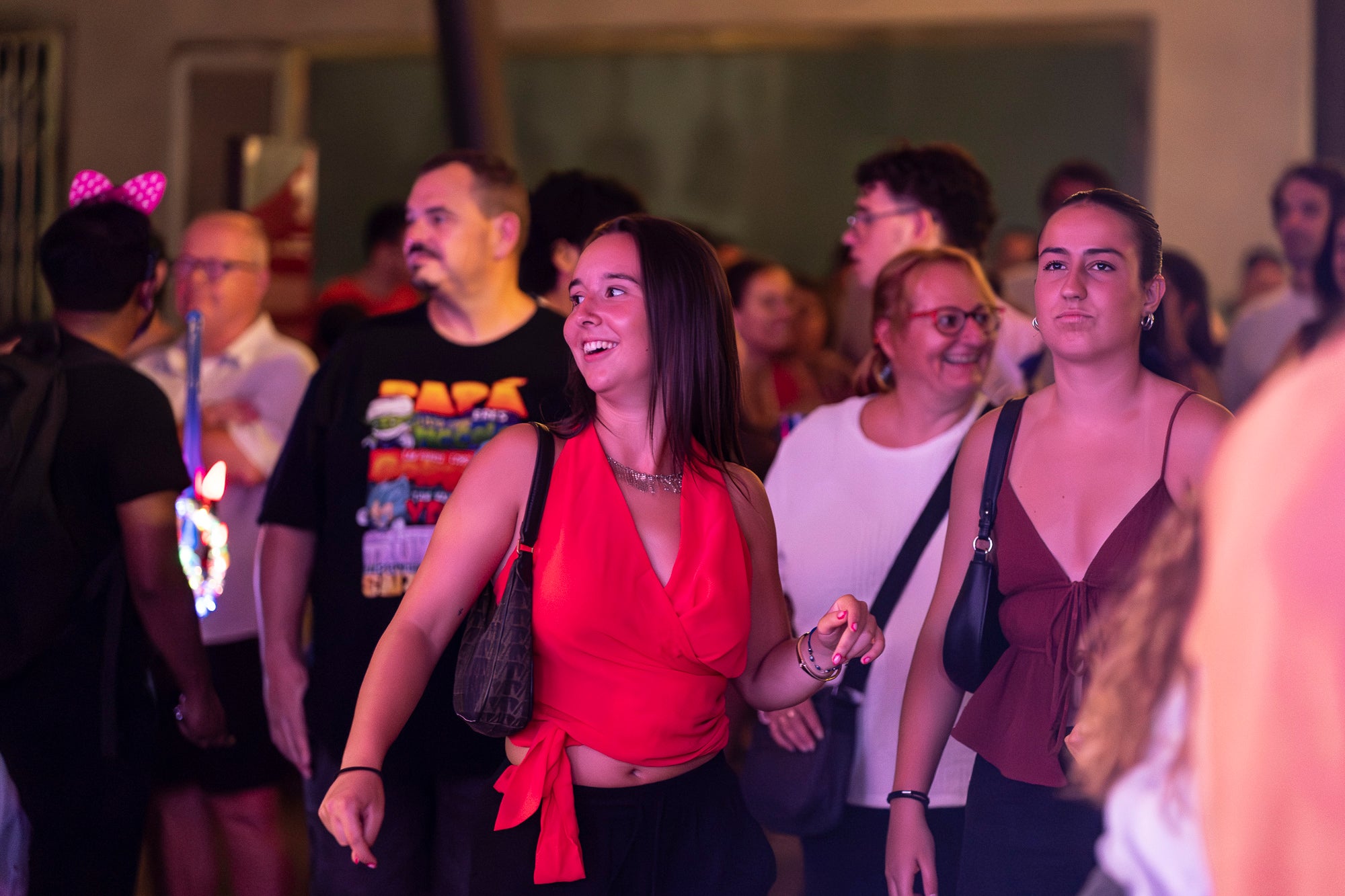 La plaça de la Torre del Palau va acollir el Ball de Gralles per la Festa Major de Terrassa. Aquesta jornada va convidar a tots els assistents a ballar al ritme dels temes de moda amb un grup de grallers | Mireia Comas