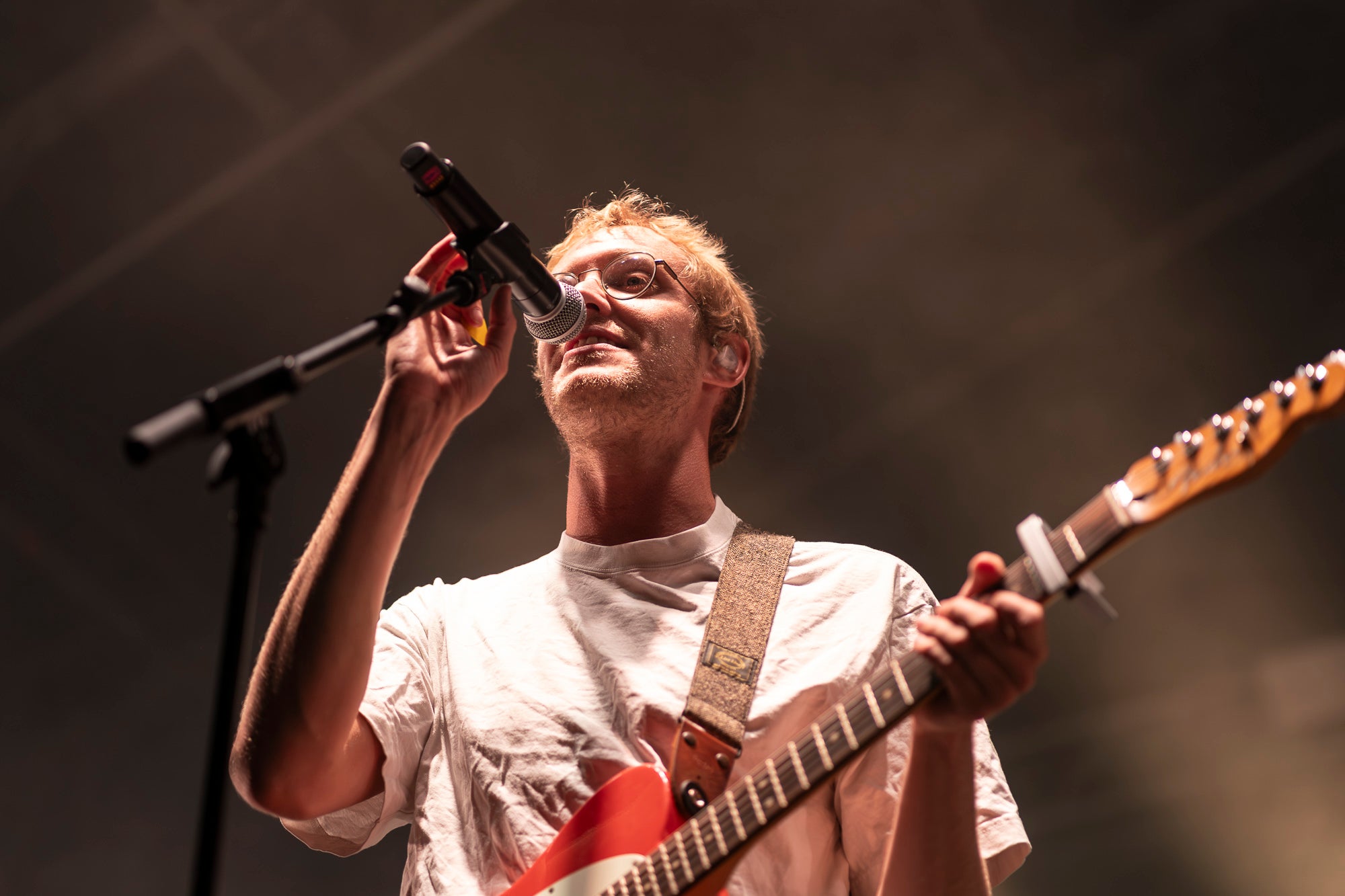 La plaça Vella s’ha rendit a la Ludwig Band en aquesta nit de dilluns de Festa Major. La banda formada per Gabriel Bosch, Quim Carandell, Roger Cassola, Pau Esteve, Andreu Galofré i Lluc Valverde ha presentat el seu darrer disc, “Pel barri es comenta”, i ho ha fet en plena forma. Amb una ambientació més urbana, però mantenint les lletres sofisticades i plenes d’ironia, el grup ha mostrat un so més madur i envolvent. La Ludwig també ha aprofitat per recordar els seus grans temes, i el públic s’ho ha passat d’allò més bé. 