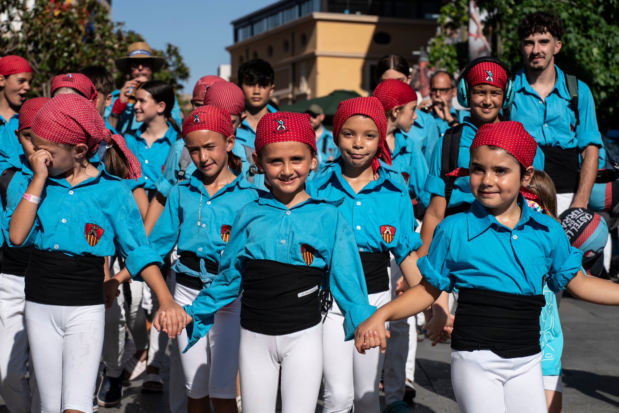 Els carrers de Terrassa han tornat a acollir la Cercavila de Festa Major, la mostra de cultura popular i tradicional catalana de la ciutat. Enguany, l'acte ha comptat amb la presència de totes les colles protocol·làries; el Drac de Terrassa, els Geganters de Terrassa, Nans i Capgrossos de Terrassa, l'Esbart Egarenc, els Bastoners de Terrassa, els Minyons de Terrassa, els Castellers de Terrassa, els Diables de Terrassa i l'Àliga de Terrassa. A més, també actuat les colles sardanistes de la ciutat, les colles geganteres, les colles de diables i les colles d'imatgeria de foc, entre d'altres entitats culturals | Mireia Comas