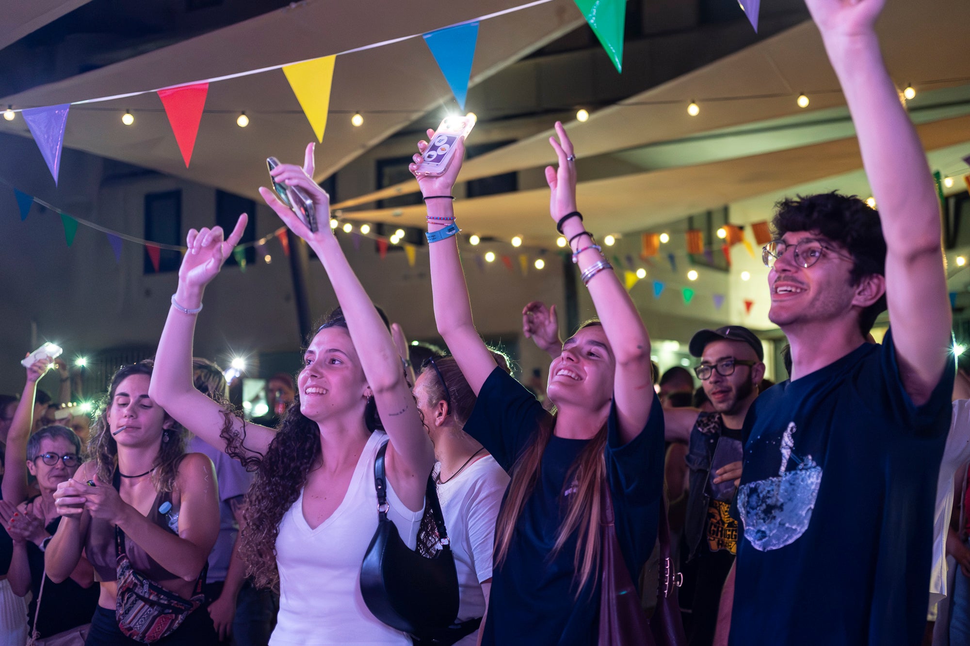 La plaça de la Torre del Palau va acollir el Ball de Gralles per la Festa Major de Terrassa. Aquesta jornada va convidar a tots els assistents a ballar al ritme dels temes de moda amb un grup de grallers | Mireia Comas