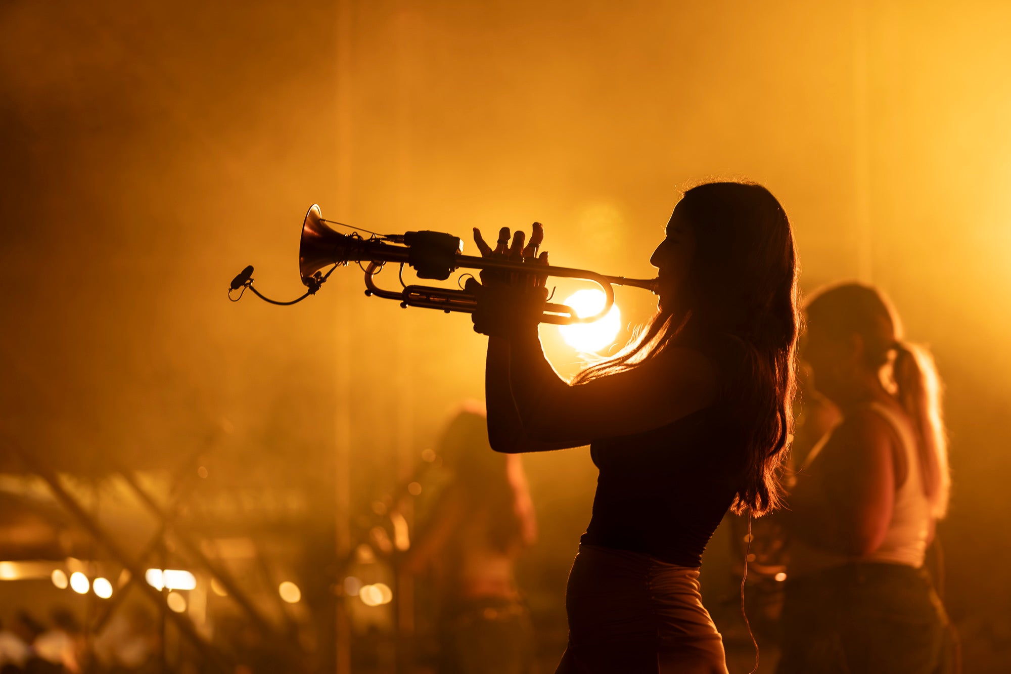 La Balkan Paradise Orchestra van ser unes de les encarregades d'obrir el programa de concerts de la Festa Major de Terrassa, fent ballar a tota la Plaça Vella. Aquesta actuació de la banda barcelonina va formar part de la gira Game Sessions Tour que estan realitzant aquest 2026 | Mireia Comas