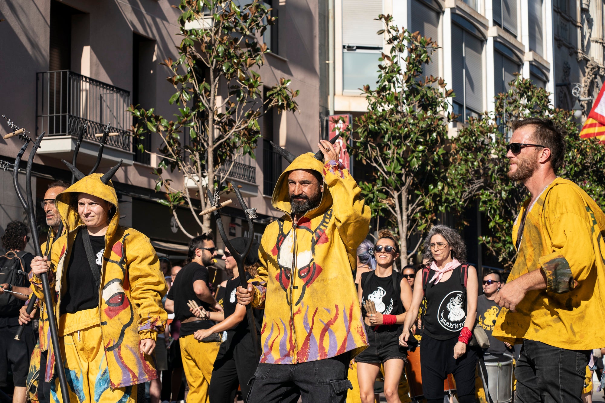 Els carrers de Terrassa han tornat a acollir la Cercavila de Festa Major, la mostra de cultura popular i tradicional catalana de la ciutat. Enguany, l'acte ha comptat amb la presència de totes les colles protocol·làries; el Drac de Terrassa, els Geganters de Terrassa, Nans i Capgrossos de Terrassa, l'Esbart Egarenc, els Bastoners de Terrassa, els Minyons de Terrassa, els Castellers de Terrassa, els Diables de Terrassa i l'Àliga de Terrassa. A més, també actuat les colles sardanistes de la ciutat, les colles geganteres, les colles de diables i les colles d'imatgeria de foc, entre d'altres entitats culturals | Mireia Comas