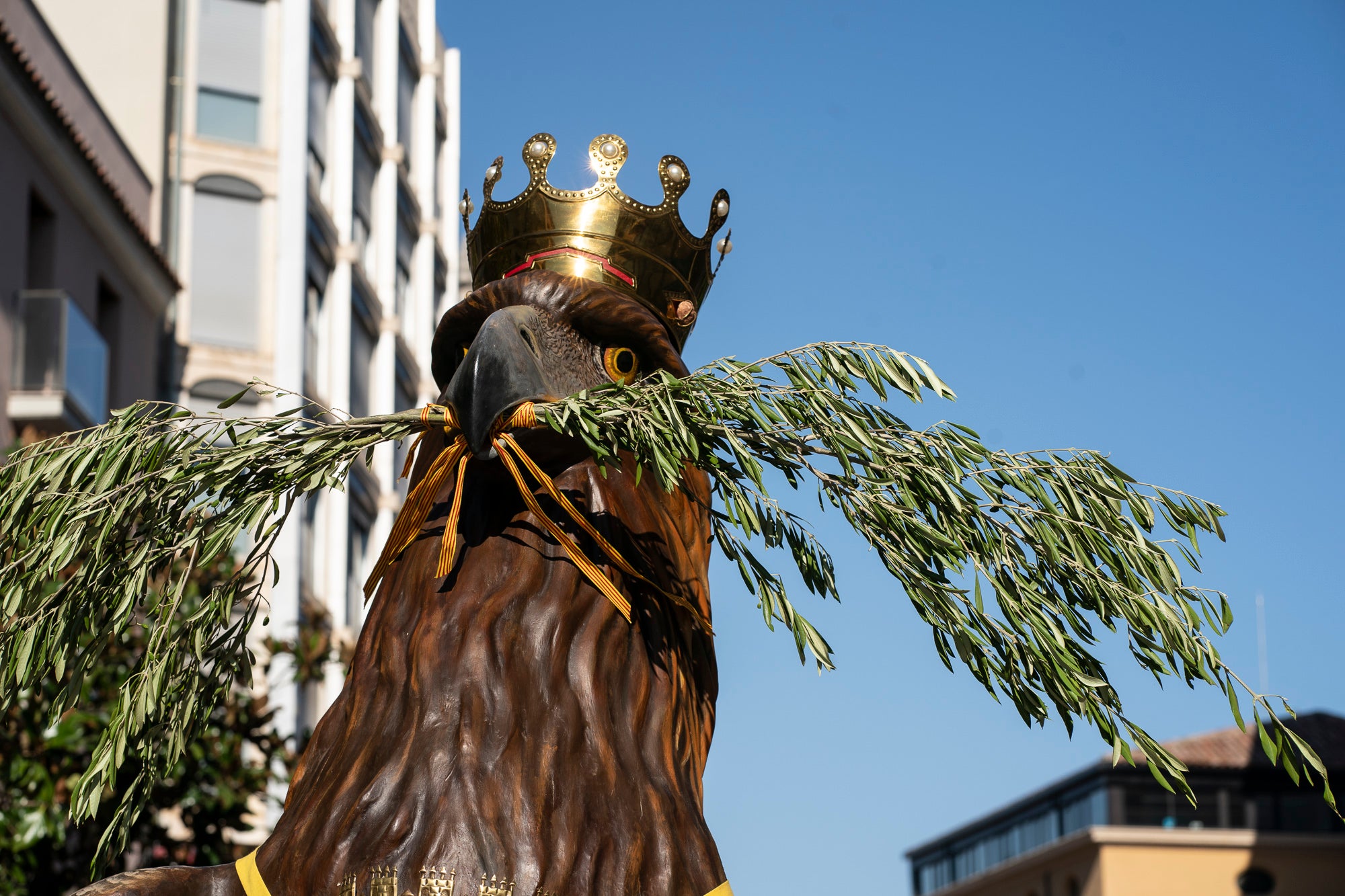 Els carrers de Terrassa han tornat a acollir la Cercavila de Festa Major, la mostra de cultura popular i tradicional catalana de la ciutat. Enguany, l'acte ha comptat amb la presència de totes les colles protocol·làries; el Drac de Terrassa, els Geganters de Terrassa, Nans i Capgrossos de Terrassa, l'Esbart Egarenc, els Bastoners de Terrassa, els Minyons de Terrassa, els Castellers de Terrassa, els Diables de Terrassa i l'Àliga de Terrassa. A més, també actuat les colles sardanistes de la ciutat, les colles geganteres, les colles de diables i les colles d'imatgeria de foc, entre d'altres entitats culturals | Mireia Comas
