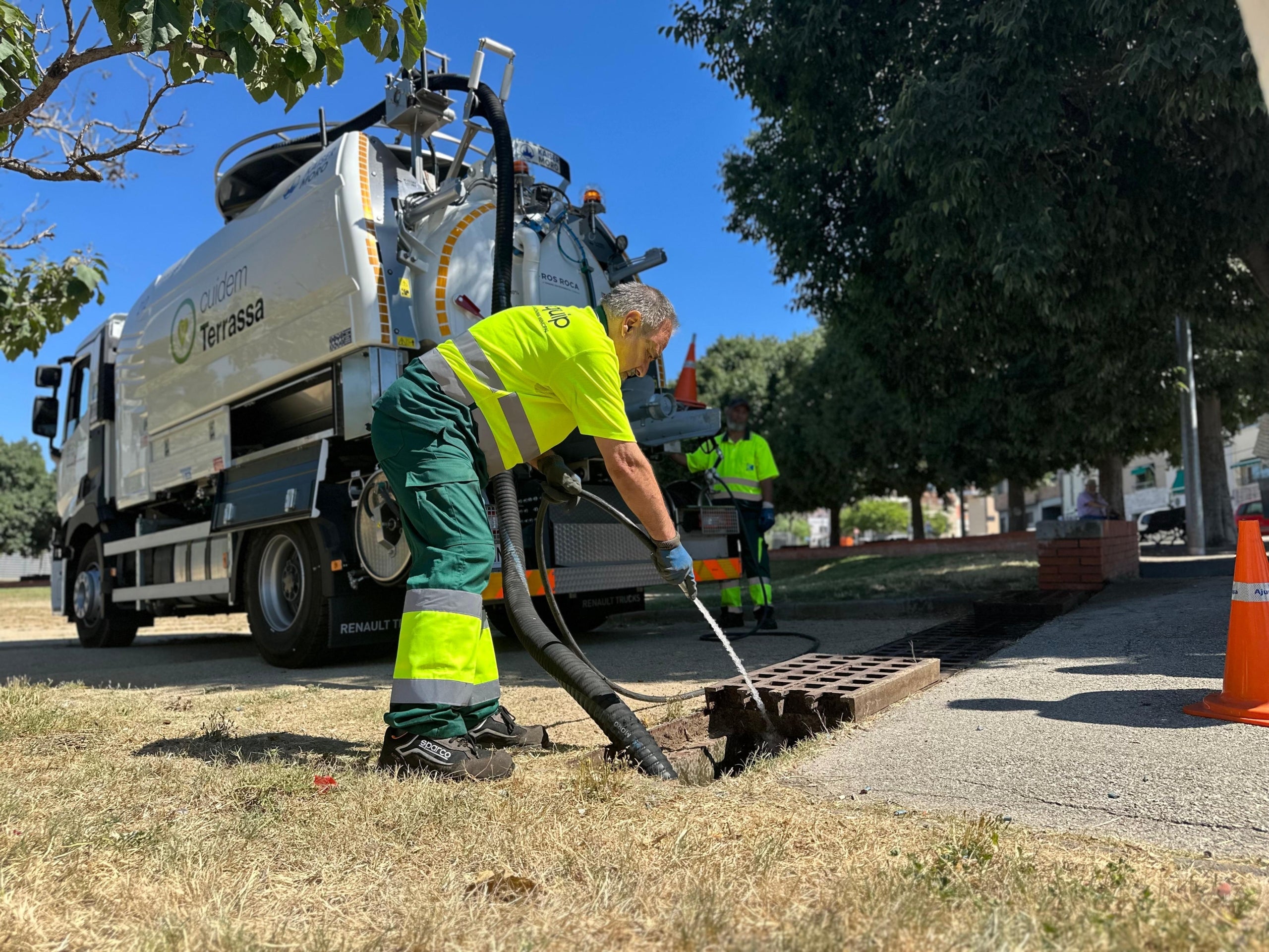 Terrassa incorpora un nou camió especialitzat en la neteja de clavegueram | Ajuntament de Terrassa