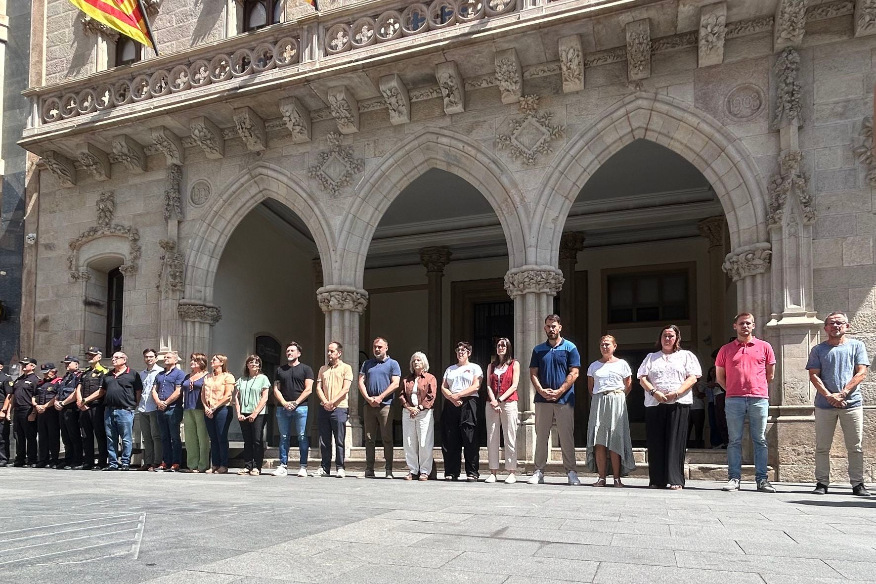 Minut de silenci a Terrassa per les víctimes de l'incendi d'Almeria | Ajuntament de Terrassa