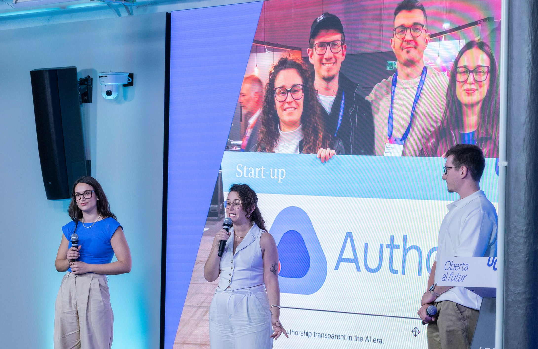 Els creadors d'Authory.tech recollint el Premi Santander X Award | Cedida