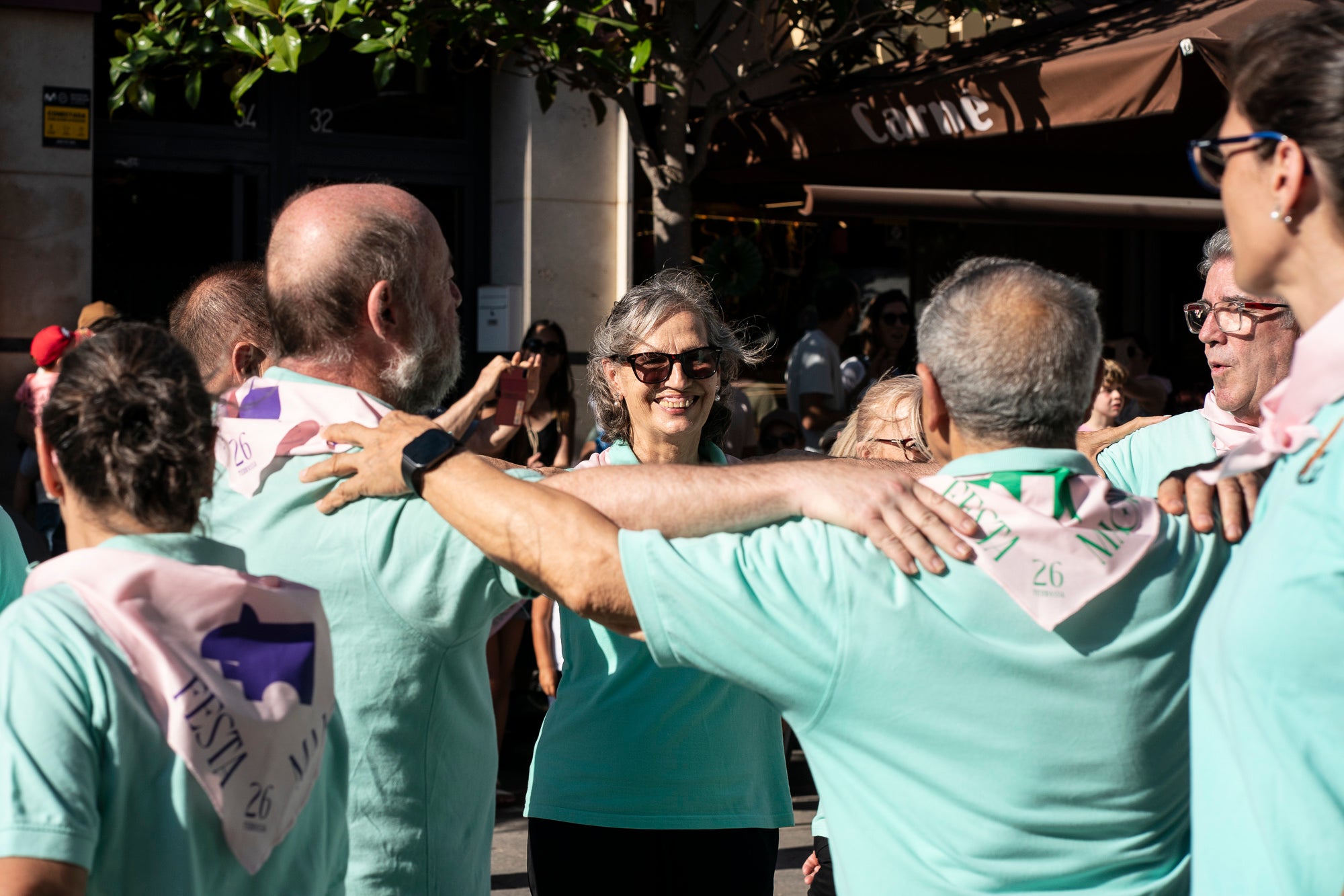 Els carrers de Terrassa han tornat a acollir la Cercavila de Festa Major, la mostra de cultura popular i tradicional catalana de la ciutat. Enguany, l'acte ha comptat amb la presència de totes les colles protocol·làries; el Drac de Terrassa, els Geganters de Terrassa, Nans i Capgrossos de Terrassa, l'Esbart Egarenc, els Bastoners de Terrassa, els Minyons de Terrassa, els Castellers de Terrassa, els Diables de Terrassa i l'Àliga de Terrassa. A més, també actuat les colles sardanistes de la ciutat, les colles geganteres, les colles de diables i les colles d'imatgeria de foc, entre d'altres entitats culturals | Mireia Comas