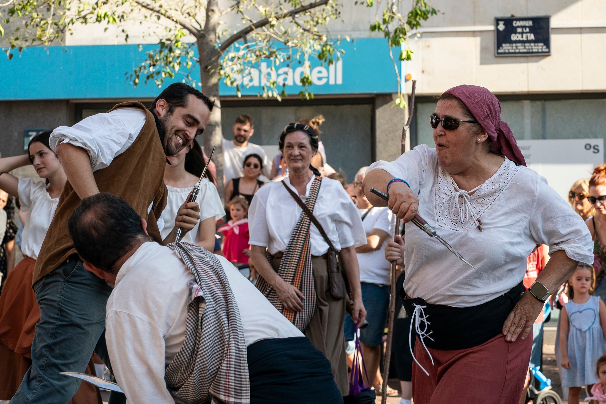 Els carrers de Terrassa han tornat a acollir la Cercavila de Festa Major, la mostra de cultura popular i tradicional catalana de la ciutat. Enguany, l'acte ha comptat amb la presència de totes les colles protocol·làries; el Drac de Terrassa, els Geganters de Terrassa, Nans i Capgrossos de Terrassa, l'Esbart Egarenc, els Bastoners de Terrassa, els Minyons de Terrassa, els Castellers de Terrassa, els Diables de Terrassa i l'Àliga de Terrassa. A més, també actuat les colles sardanistes de la ciutat, les colles geganteres, les colles de diables i les colles d'imatgeria de foc, entre d'altres entitats culturals | Mireia Comas