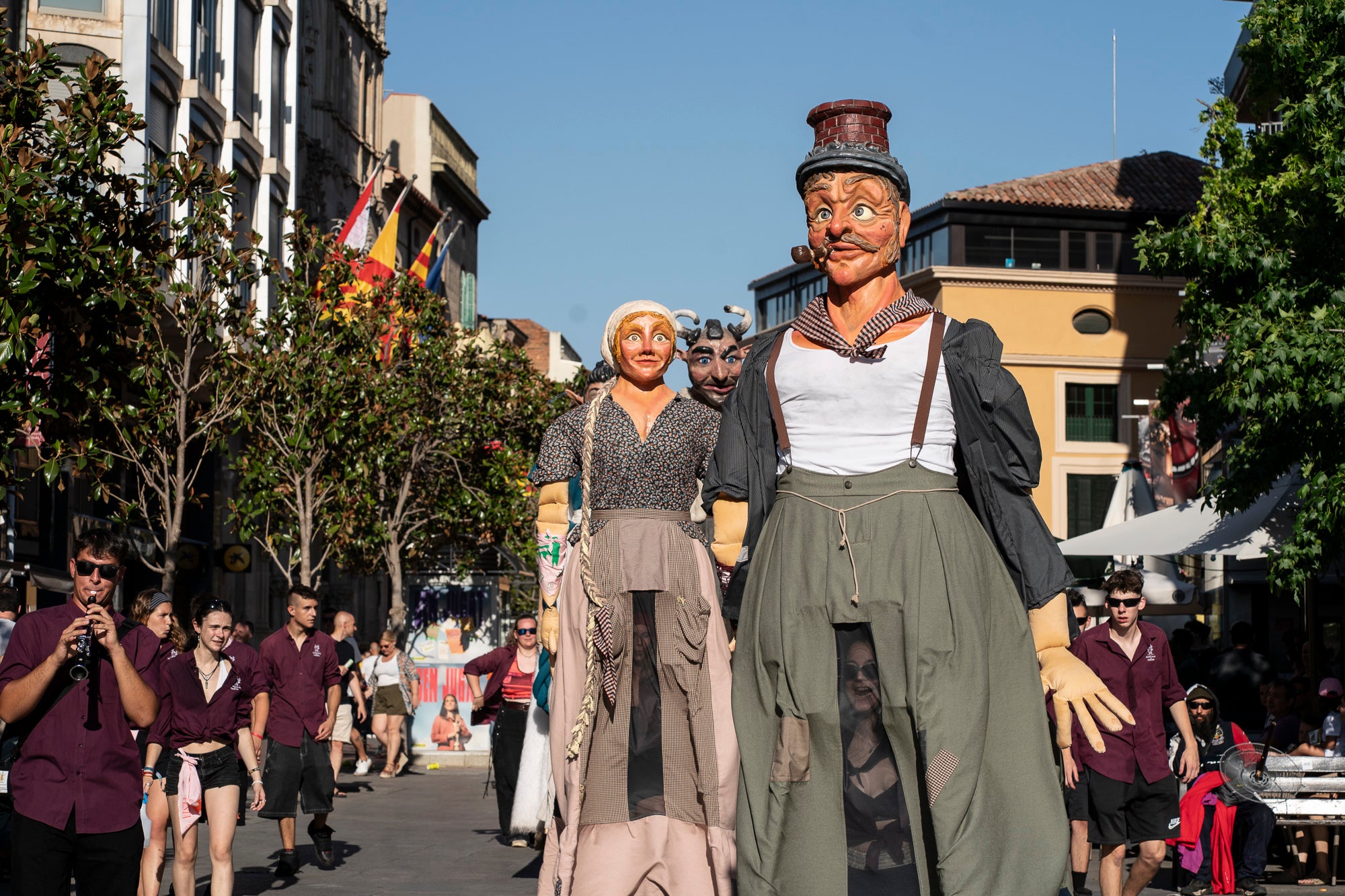 Els carrers de Terrassa han tornat a acollir la Cercavila de Festa Major, la mostra de cultura popular i tradicional catalana de la ciutat. Enguany, l'acte ha comptat amb la presència de totes les colles protocol·làries; el Drac de Terrassa, els Geganters de Terrassa, Nans i Capgrossos de Terrassa, l'Esbart Egarenc, els Bastoners de Terrassa, els Minyons de Terrassa, els Castellers de Terrassa, els Diables de Terrassa i l'Àliga de Terrassa. A més, també actuat les colles sardanistes de la ciutat, les colles geganteres, les colles de diables i les colles d'imatgeria de foc, entre d'altres entitats culturals | Mireia Comas