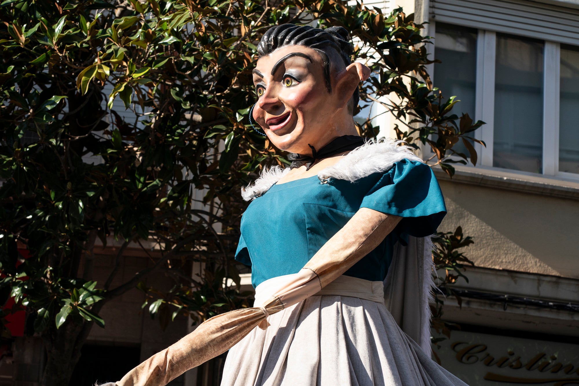 Els carrers de Terrassa han tornat a acollir la Cercavila de Festa Major, la mostra de cultura popular i tradicional catalana de la ciutat. Enguany, l'acte ha comptat amb la presència de totes les colles protocol·làries; el Drac de Terrassa, els Geganters de Terrassa, Nans i Capgrossos de Terrassa, l'Esbart Egarenc, els Bastoners de Terrassa, els Minyons de Terrassa, els Castellers de Terrassa, els Diables de Terrassa i l'Àliga de Terrassa. A més, també actuat les colles sardanistes de la ciutat, les colles geganteres, les colles de diables i les colles d'imatgeria de foc, entre d'altres entitats culturals | Mireia Comas