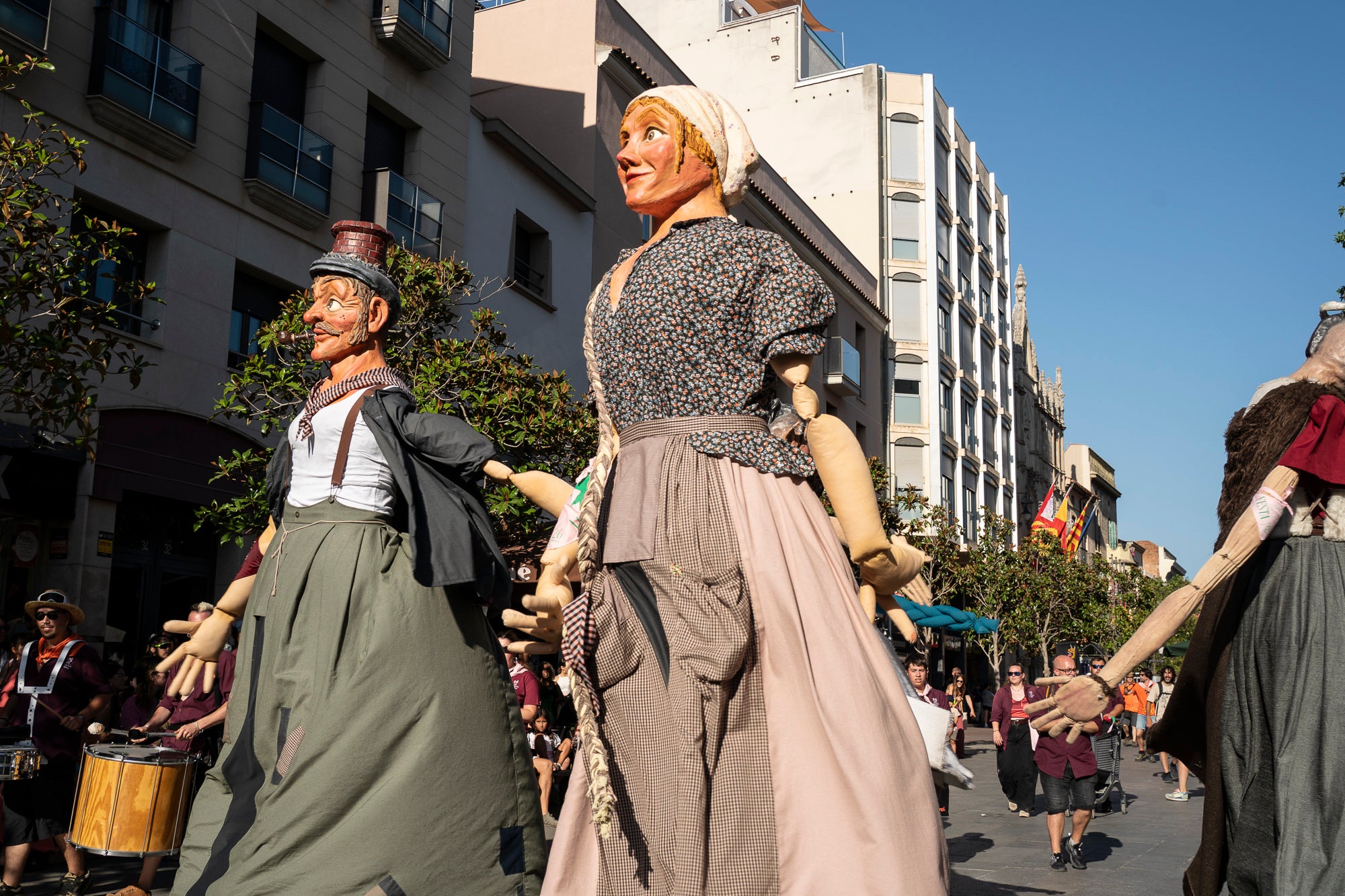 Els carrers de Terrassa han tornat a acollir la Cercavila de Festa Major, la mostra de cultura popular i tradicional catalana de la ciutat. Enguany, l'acte ha comptat amb la presència de totes les colles protocol·làries; el Drac de Terrassa, els Geganters de Terrassa, Nans i Capgrossos de Terrassa, l'Esbart Egarenc, els Bastoners de Terrassa, els Minyons de Terrassa, els Castellers de Terrassa, els Diables de Terrassa i l'Àliga de Terrassa. A més, també actuat les colles sardanistes de la ciutat, les colles geganteres, les colles de diables i les colles d'imatgeria de foc, entre d'altres entitats culturals | Mireia Comas