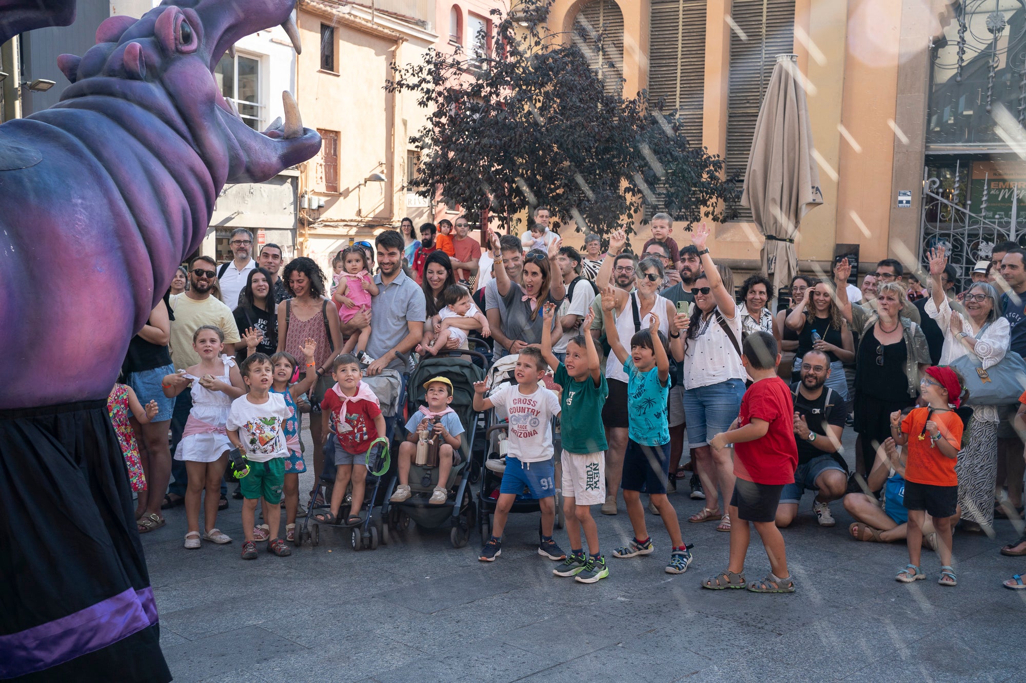 Els carrers de Terrassa han tornat a acollir la Cercavila de Festa Major, la mostra de cultura popular i tradicional catalana de la ciutat. Enguany, l'acte ha comptat amb la presència de totes les colles protocol·làries; el Drac de Terrassa, els Geganters de Terrassa, Nans i Capgrossos de Terrassa, l'Esbart Egarenc, els Bastoners de Terrassa, els Minyons de Terrassa, els Castellers de Terrassa, els Diables de Terrassa i l'Àliga de Terrassa. A més, també actuat les colles sardanistes de la ciutat, les colles geganteres, les colles de diables i les colles d'imatgeria de foc, entre d'altres entitats culturals | Mireia Comas