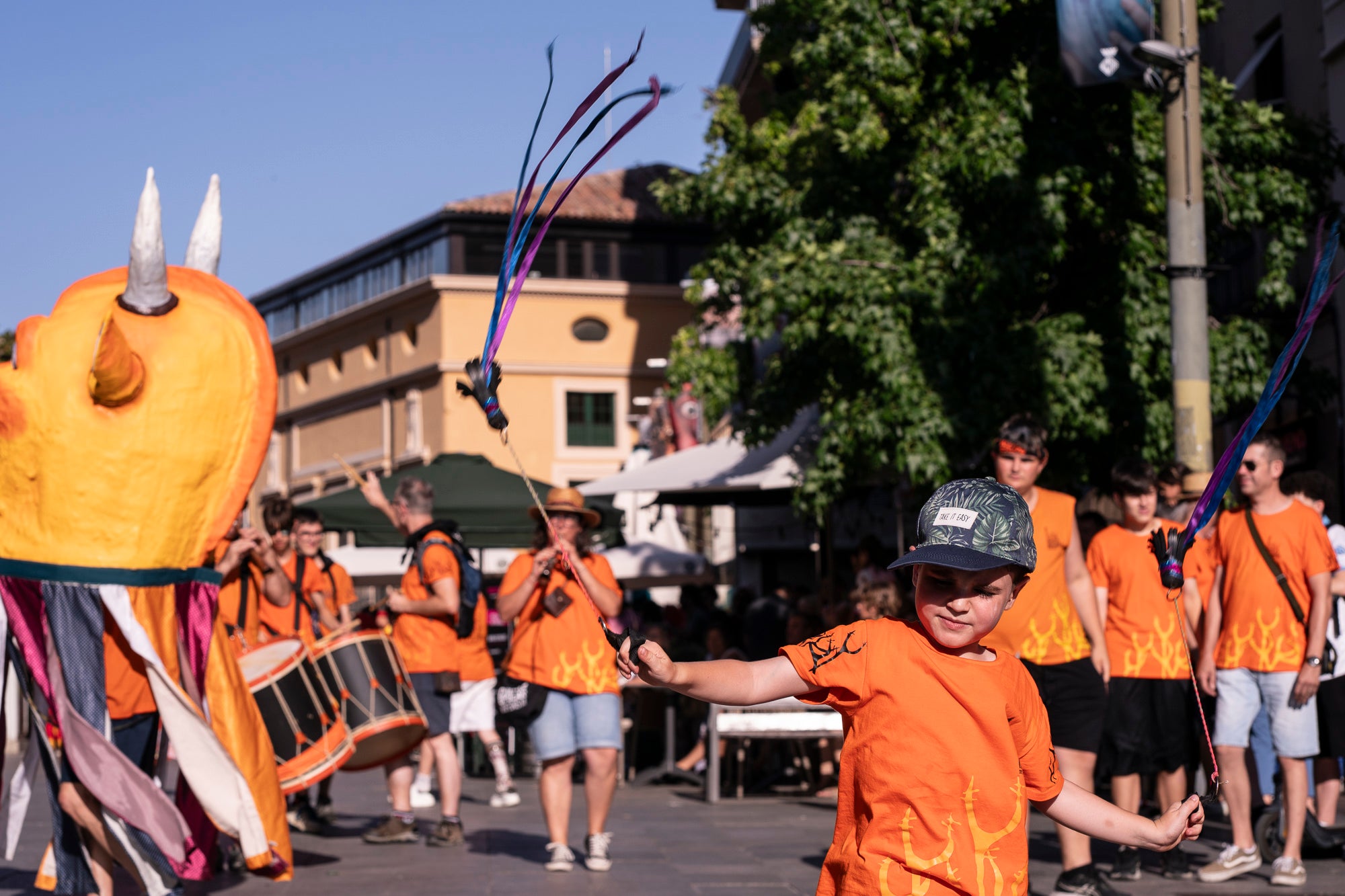 Els carrers de Terrassa han tornat a acollir la Cercavila de Festa Major, la mostra de cultura popular i tradicional catalana de la ciutat. Enguany, l'acte ha comptat amb la presència de totes les colles protocol·làries; el Drac de Terrassa, els Geganters de Terrassa, Nans i Capgrossos de Terrassa, l'Esbart Egarenc, els Bastoners de Terrassa, els Minyons de Terrassa, els Castellers de Terrassa, els Diables de Terrassa i l'Àliga de Terrassa. A més, també actuat les colles sardanistes de la ciutat, les colles geganteres, les colles de diables i les colles d'imatgeria de foc, entre d'altres entitats culturals | Mireia Comas