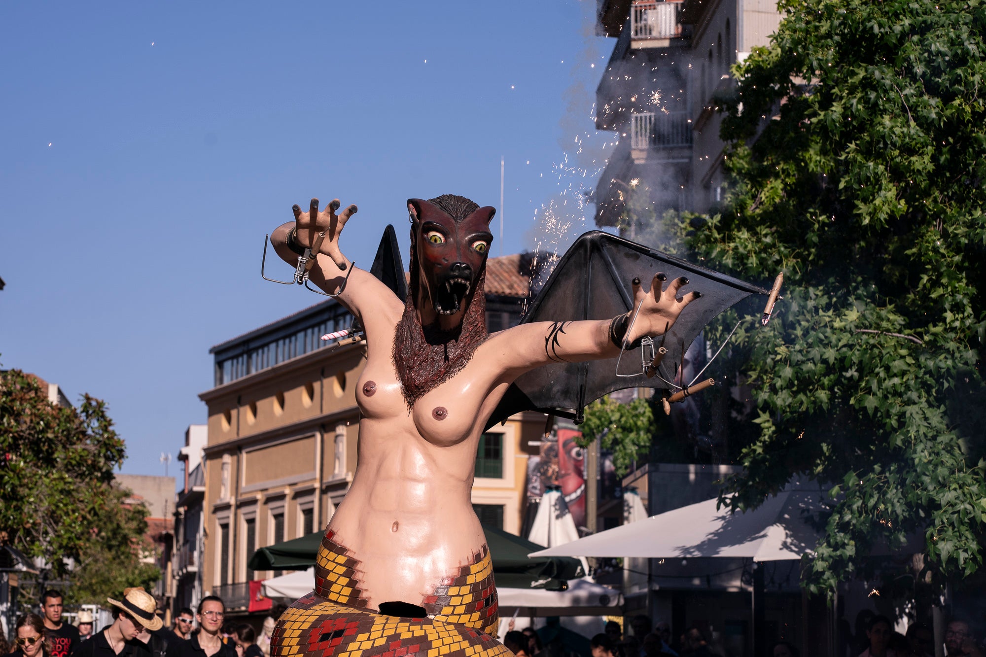 Els carrers de Terrassa han tornat a acollir la Cercavila de Festa Major, la mostra de cultura popular i tradicional catalana de la ciutat. Enguany, l'acte ha comptat amb la presència de totes les colles protocol·làries; el Drac de Terrassa, els Geganters de Terrassa, Nans i Capgrossos de Terrassa, l'Esbart Egarenc, els Bastoners de Terrassa, els Minyons de Terrassa, els Castellers de Terrassa, els Diables de Terrassa i l'Àliga de Terrassa. A més, també actuat les colles sardanistes de la ciutat, les colles geganteres, les colles de diables i les colles d'imatgeria de foc, entre d'altres entitats culturals | Mireia Comas