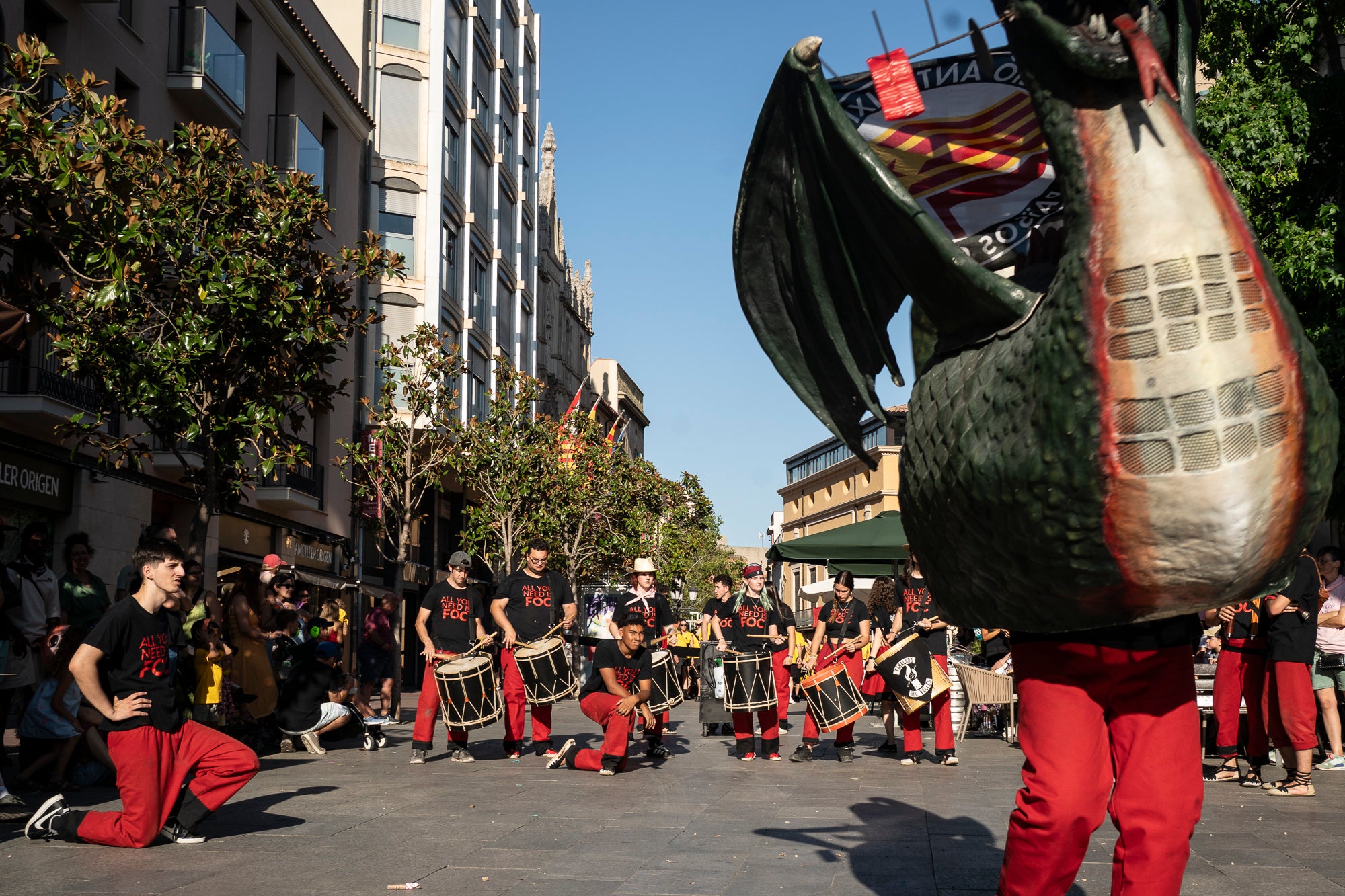 Els carrers de Terrassa han tornat a acollir la Cercavila de Festa Major, la mostra de cultura popular i tradicional catalana de la ciutat. Enguany, l'acte ha comptat amb la presència de totes les colles protocol·làries; el Drac de Terrassa, els Geganters de Terrassa, Nans i Capgrossos de Terrassa, l'Esbart Egarenc, els Bastoners de Terrassa, els Minyons de Terrassa, els Castellers de Terrassa, els Diables de Terrassa i l'Àliga de Terrassa. A més, també actuat les colles sardanistes de la ciutat, les colles geganteres, les colles de diables i les colles d'imatgeria de foc, entre d'altres entitats culturals | Mireia Comas