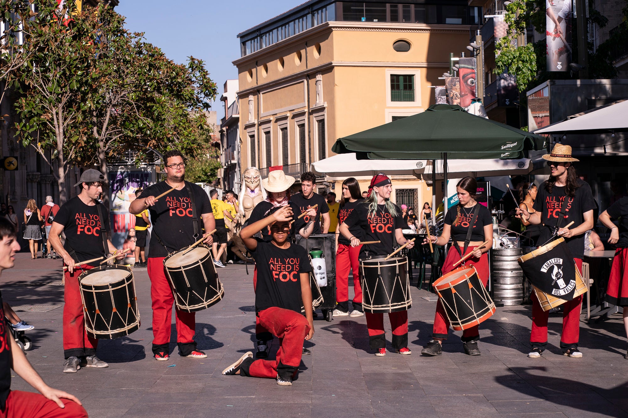 Els carrers de Terrassa han tornat a acollir la Cercavila de Festa Major, la mostra de cultura popular i tradicional catalana de la ciutat. Enguany, l'acte ha comptat amb la presència de totes les colles protocol·làries; el Drac de Terrassa, els Geganters de Terrassa, Nans i Capgrossos de Terrassa, l'Esbart Egarenc, els Bastoners de Terrassa, els Minyons de Terrassa, els Castellers de Terrassa, els Diables de Terrassa i l'Àliga de Terrassa. A més, també actuat les colles sardanistes de la ciutat, les colles geganteres, les colles de diables i les colles d'imatgeria de foc, entre d'altres entitats culturals | Mireia Comas