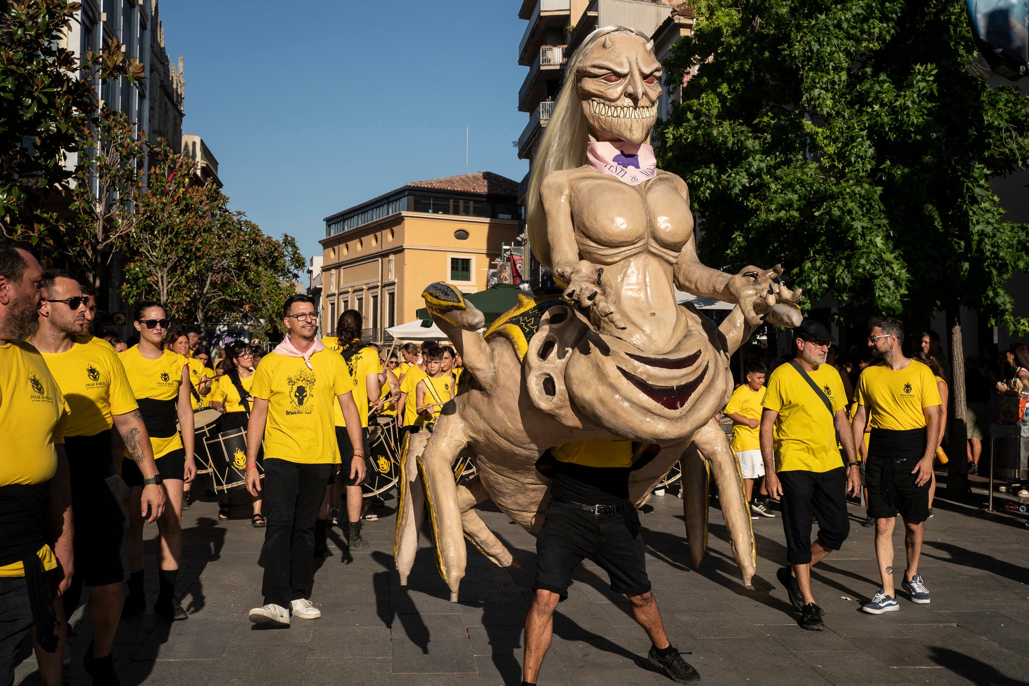 Els carrers de Terrassa han tornat a acollir la Cercavila de Festa Major, la mostra de cultura popular i tradicional catalana de la ciutat. Enguany, l'acte ha comptat amb la presència de totes les colles protocol·làries; el Drac de Terrassa, els Geganters de Terrassa, Nans i Capgrossos de Terrassa, l'Esbart Egarenc, els Bastoners de Terrassa, els Minyons de Terrassa, els Castellers de Terrassa, els Diables de Terrassa i l'Àliga de Terrassa. A més, també actuat les colles sardanistes de la ciutat, les colles geganteres, les colles de diables i les colles d'imatgeria de foc, entre d'altres entitats culturals | Mireia Comas
