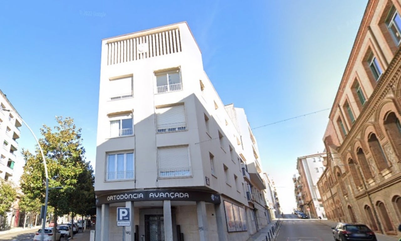 Edifici del carrer Ricardo Caro on va morir un gos i va patir un incendi | G.E: