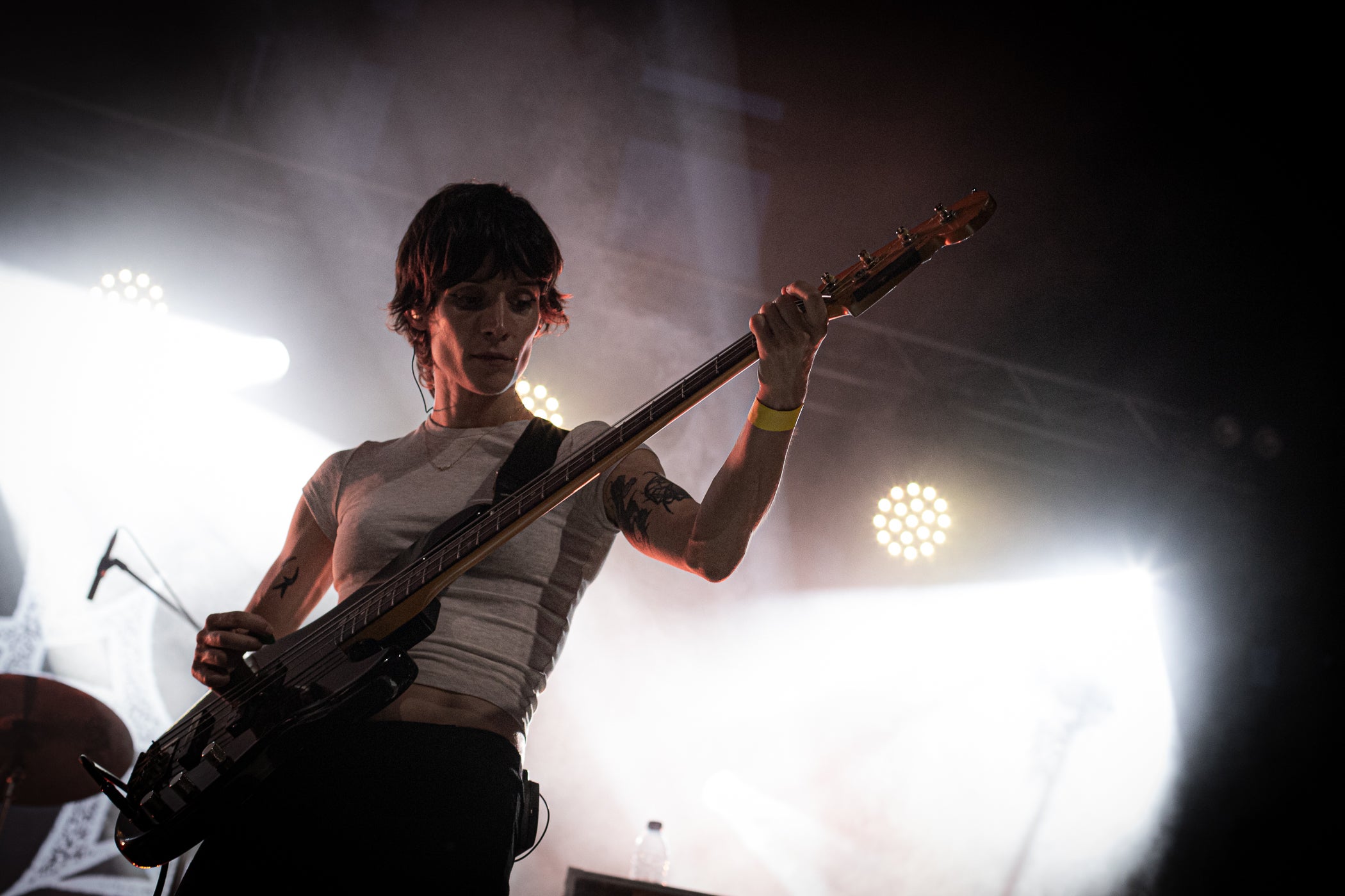 Com a indret reservat als sons més independents i urbans, l'Espai Vapor del Vapor Ventalló va engegar les actuacions aquest divendres de Festa Major amb grups representatius de l'actual escena estatal com els valencians La Plata, que van portar al directe el seu postpunk amb tocs electrònics que han introduït de manera encertada en el seu darrer àlbum 'Interzona'. Sobre l'escenari, encomanaven aquesta atmosfera de freqüències ombrívoles Diego Escriche, a la guitarra i veu, Salvador Frasquet, també a la guitarra, Patricia Ferragud al baix, María Gea als teclats i veu i Carmona a la bateria | Javi González