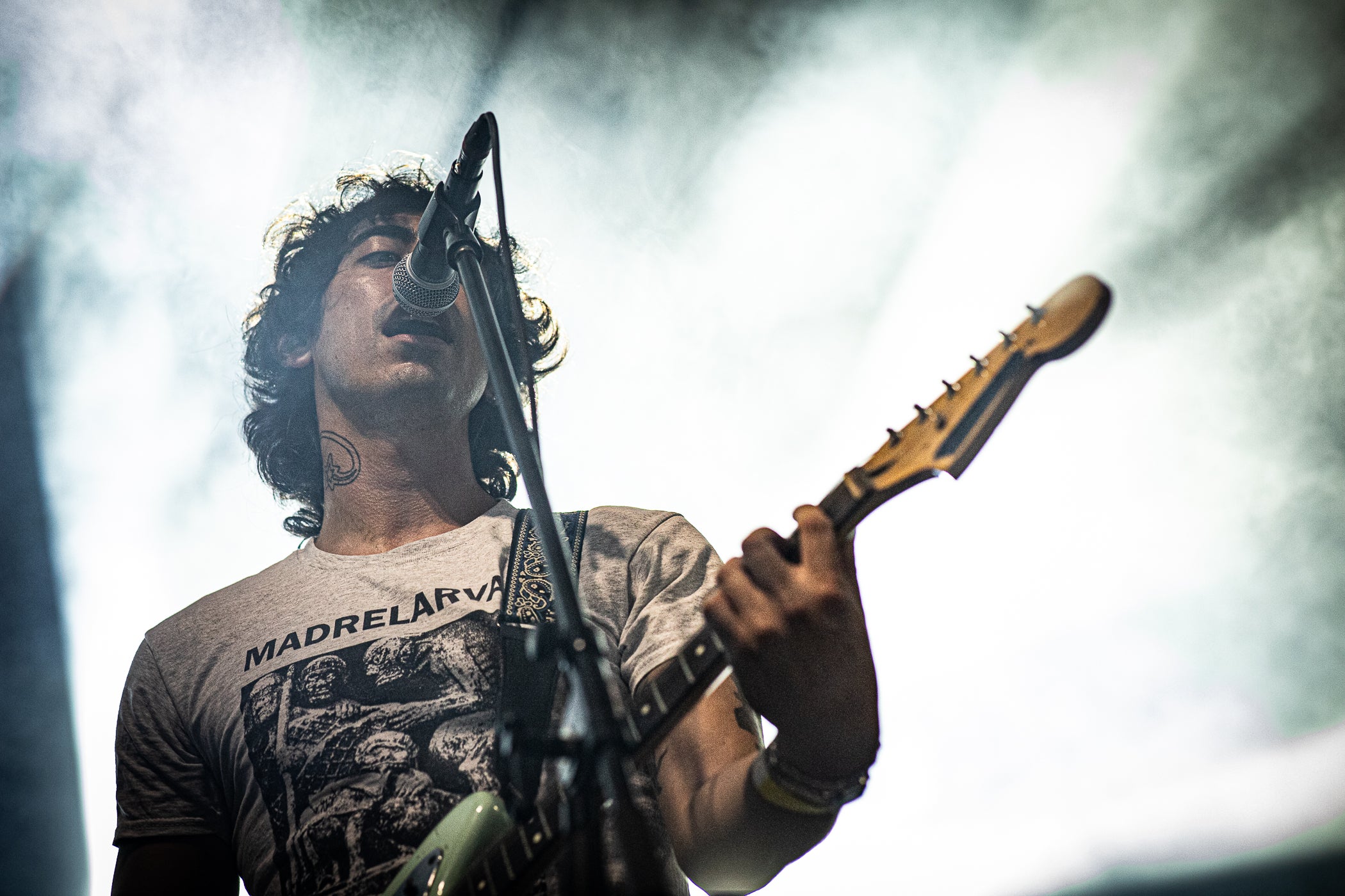 Com a indret reservat als sons més independents i urbans, l'Espai Vapor del Vapor Ventalló va engegar les actuacions aquest divendres de Festa Major amb grups representatius de l'actual escena estatal com els valencians La Plata, que van portar al directe el seu postpunk amb tocs electrònics que han introduït de manera encertada en el seu darrer àlbum 'Interzona'. Sobre l'escenari, encomanaven aquesta atmosfera de freqüències ombrívoles Diego Escriche, a la guitarra i veu, Salvador Frasquet, també a la guitarra, Patricia Ferragud al baix, María Gea als teclats i veu i Carmona a la bateria | Javi González