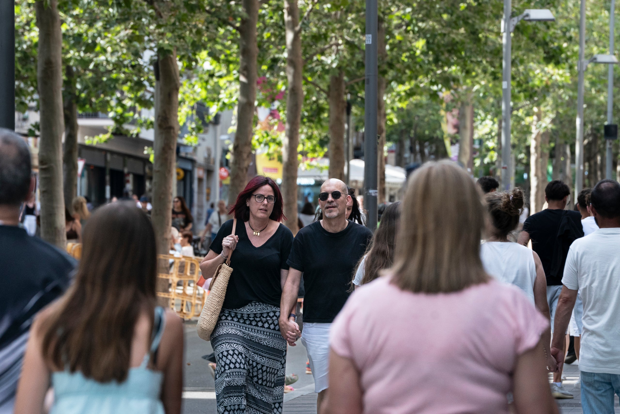 Gent passejant per la Rambla d'Ègara de Terrassa | Mireia Comas