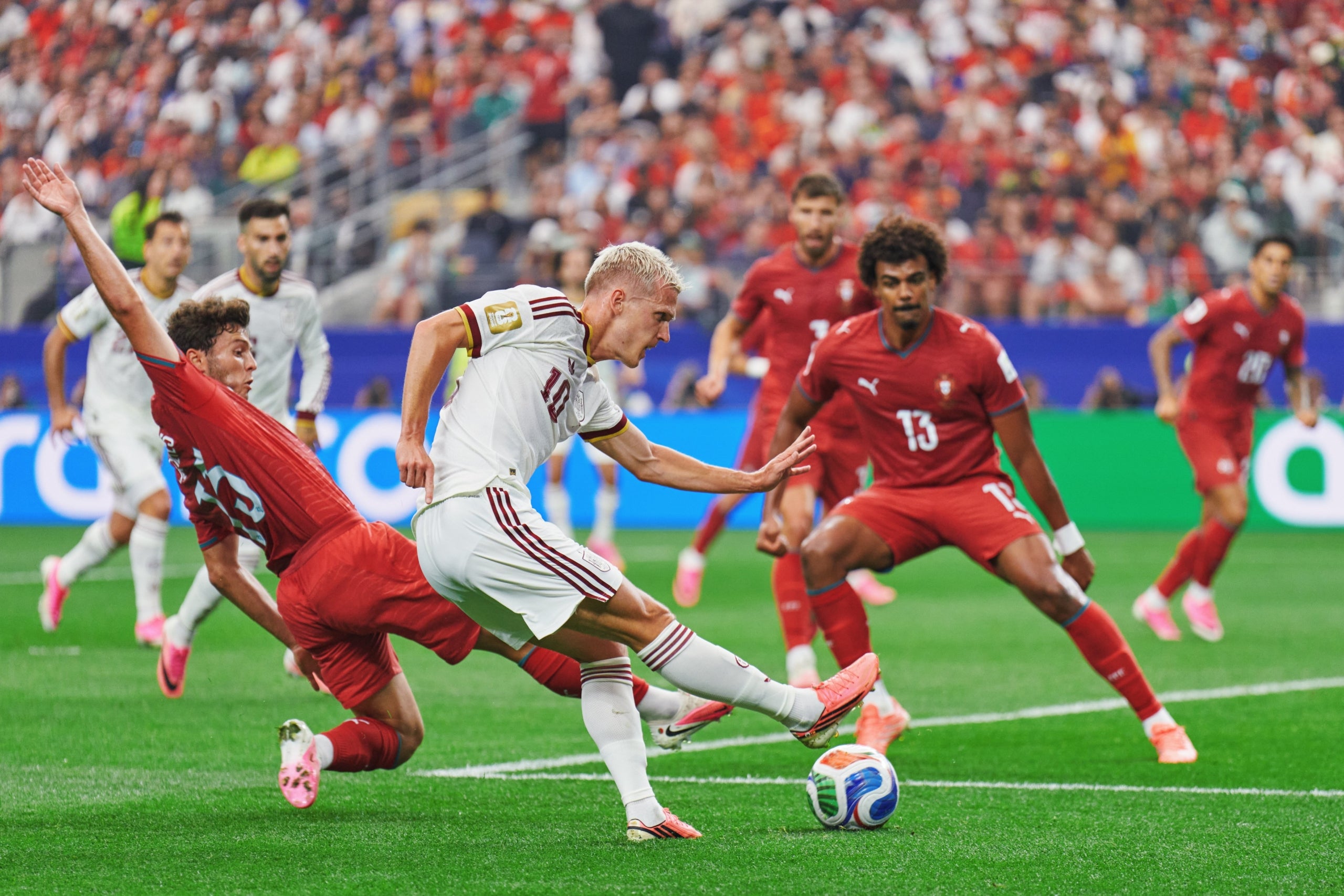 Dani Olmo va ser titular en el partit de vuitens contra Portugal | RFEF