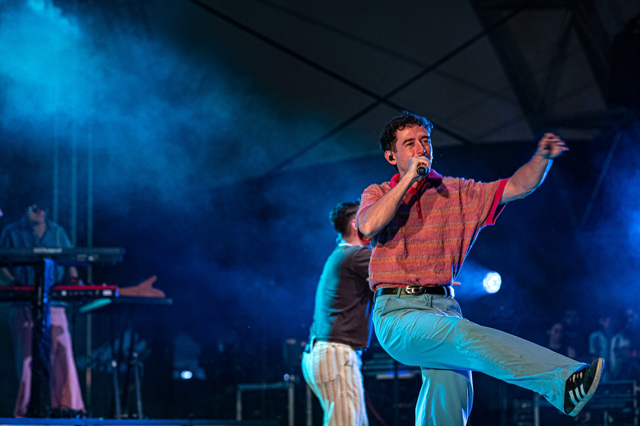 The Tyets eren els caps de cartell d’aquesta Festa Major de Terrassa i no han decebut. Gran nit la viscuda aquest diumenge a l’Escenari Vela del Parc de Vallparadís, on la formació d’Oriol de Ramon i Xavier Coca han aterrat dins de la gira que l’està duent per tot el país. Després de convertir-se en un fenomen sense precedents en els últims anys, el duet mataroní (acompanyats d'Adrià Martínez a la guitarra, Pau Calero als teclats i Pau Samper a la bateria) han presentat el seu darrer projecte “Cafè pels més cafeteros”, ple de pop urbà i electrònica, davant de milers de terrassencs que han cantat i ballat sense parar.