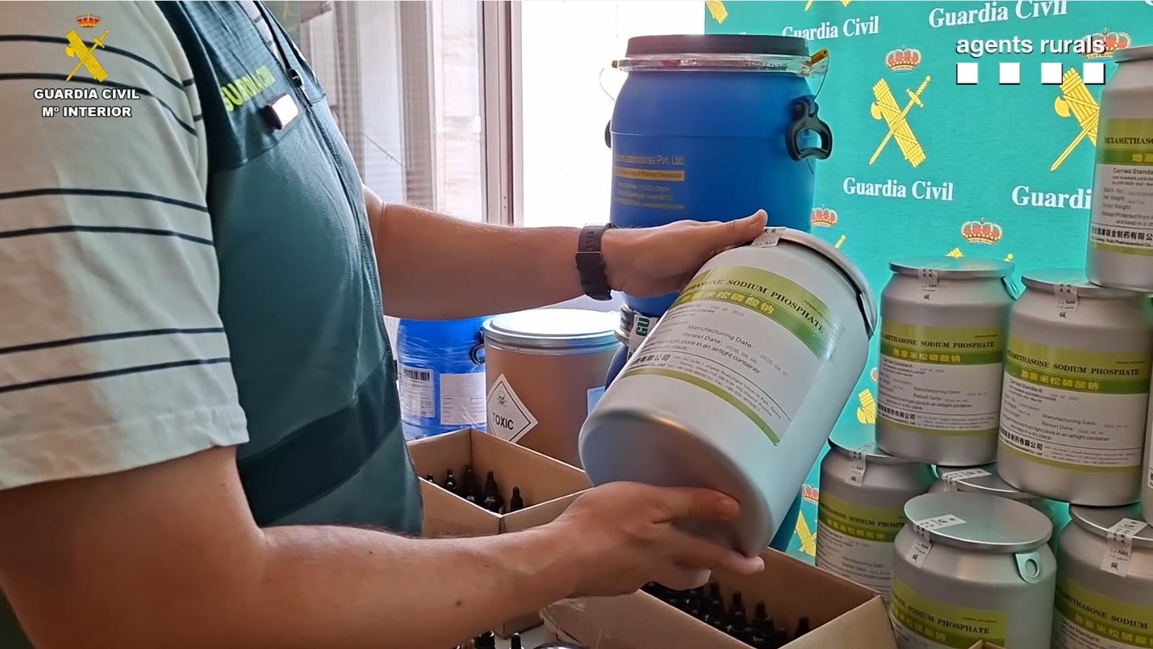 Desarticulen una organització que fabricava medicaments veterinaris sense autorització en un laboratori a Terrassa | Guàrdia Civil. Via ACN
