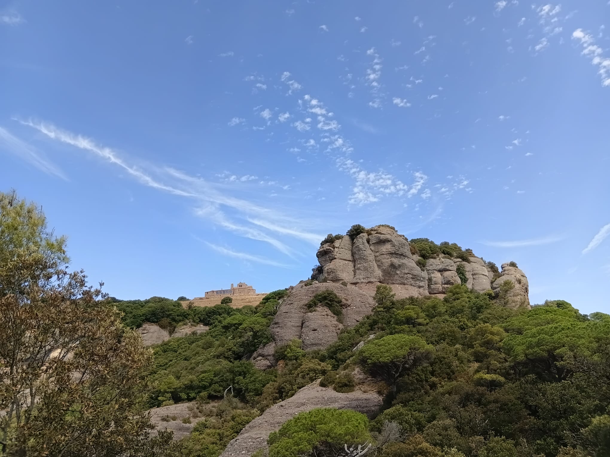 Un any més, pel dia 10 d’agost ha tingut lloc la Festa de Sant Llorenç a La Mola. La Comissió Organitzadora de la parròquia de Sant Joan de Matadepera ha convocat a la ciutadania aquest dilluns dalt del cim del Parc Natural de Sant Llorenç del Munt i l’Obac per recordar l’home que va ser posat en una graella i cremat viu. La celebració ha estat presidida pel mossèn Guillem López. Aquest any, s’ha comptat amb el suport de l’ADF, que ha ofert servei de transport des de Can Robert a Can Poble a les persones amb mobilitat reduïda. El ritual ha comptat amb la missa al Monestir i la processió, encapçalada pel sant i que enguany ha estat portada per homes, que han repartit i cantat els goigs. 