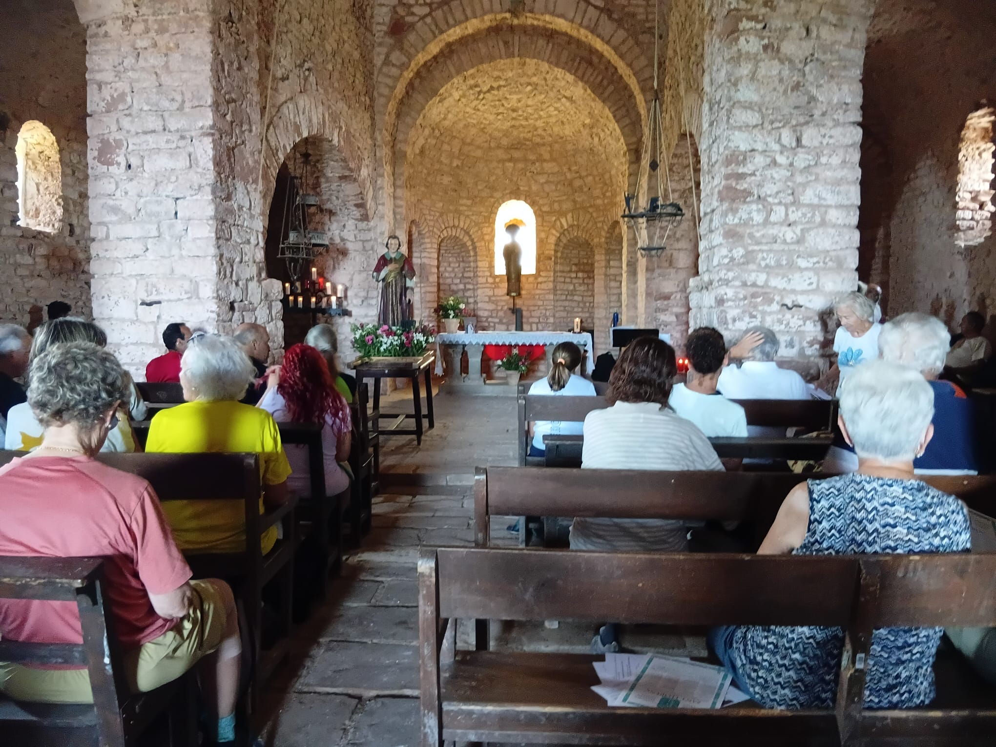 Un any més, pel dia 10 d’agost ha tingut lloc la Festa de Sant Llorenç a La Mola. La Comissió Organitzadora de la parròquia de Sant Joan de Matadepera ha convocat a la ciutadania aquest dilluns dalt del cim del Parc Natural de Sant Llorenç del Munt i l’Obac per recordar l’home que va ser posat en una graella i cremat viu. La celebració ha estat presidida pel mossèn Guillem López. Aquest any, s’ha comptat amb el suport de l’ADF, que ha ofert servei de transport des de Can Robert a Can Poble a les persones amb mobilitat reduïda. El ritual ha comptat amb la missa al Monestir i la processió, encapçalada pel sant i que enguany ha estat portada per homes, que han repartit i cantat els goigs. 
