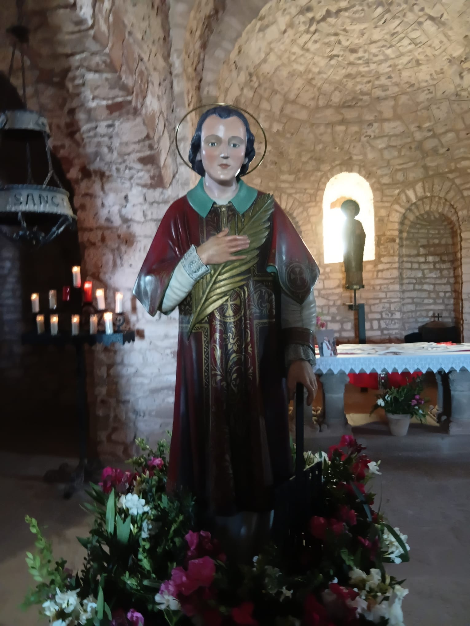 Un any més, pel dia 10 d’agost ha tingut lloc la Festa de Sant Llorenç a La Mola. La Comissió Organitzadora de la parròquia de Sant Joan de Matadepera ha convocat a la ciutadania aquest dilluns dalt del cim del Parc Natural de Sant Llorenç del Munt i l’Obac per recordar l’home que va ser posat en una graella i cremat viu. La celebració ha estat presidida pel mossèn Guillem López. Aquest any, s’ha comptat amb el suport de l’ADF, que ha ofert servei de transport des de Can Robert a Can Poble a les persones amb mobilitat reduïda. El ritual ha comptat amb la missa al Monestir i la processió, encapçalada pel sant i que enguany ha estat portada per homes, que han repartit i cantat els goigs. 