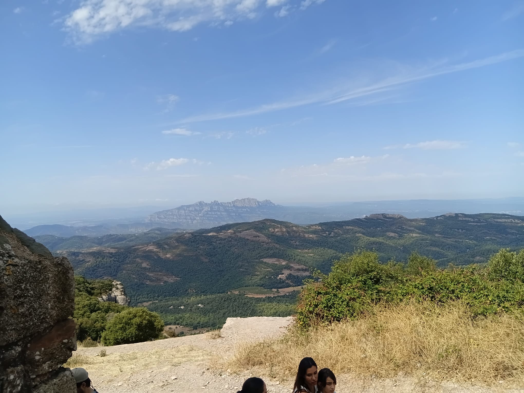 Un any més, pel dia 10 d’agost ha tingut lloc la Festa de Sant Llorenç a La Mola. La Comissió Organitzadora de la parròquia de Sant Joan de Matadepera ha convocat a la ciutadania aquest dilluns dalt del cim del Parc Natural de Sant Llorenç del Munt i l’Obac per recordar l’home que va ser posat en una graella i cremat viu. La celebració ha estat presidida pel mossèn Guillem López. Aquest any, s’ha comptat amb el suport de l’ADF, que ha ofert servei de transport des de Can Robert a Can Poble a les persones amb mobilitat reduïda. El ritual ha comptat amb la missa al Monestir i la processió, encapçalada pel sant i que enguany ha estat portada per homes, que han repartit i cantat els goigs. 
